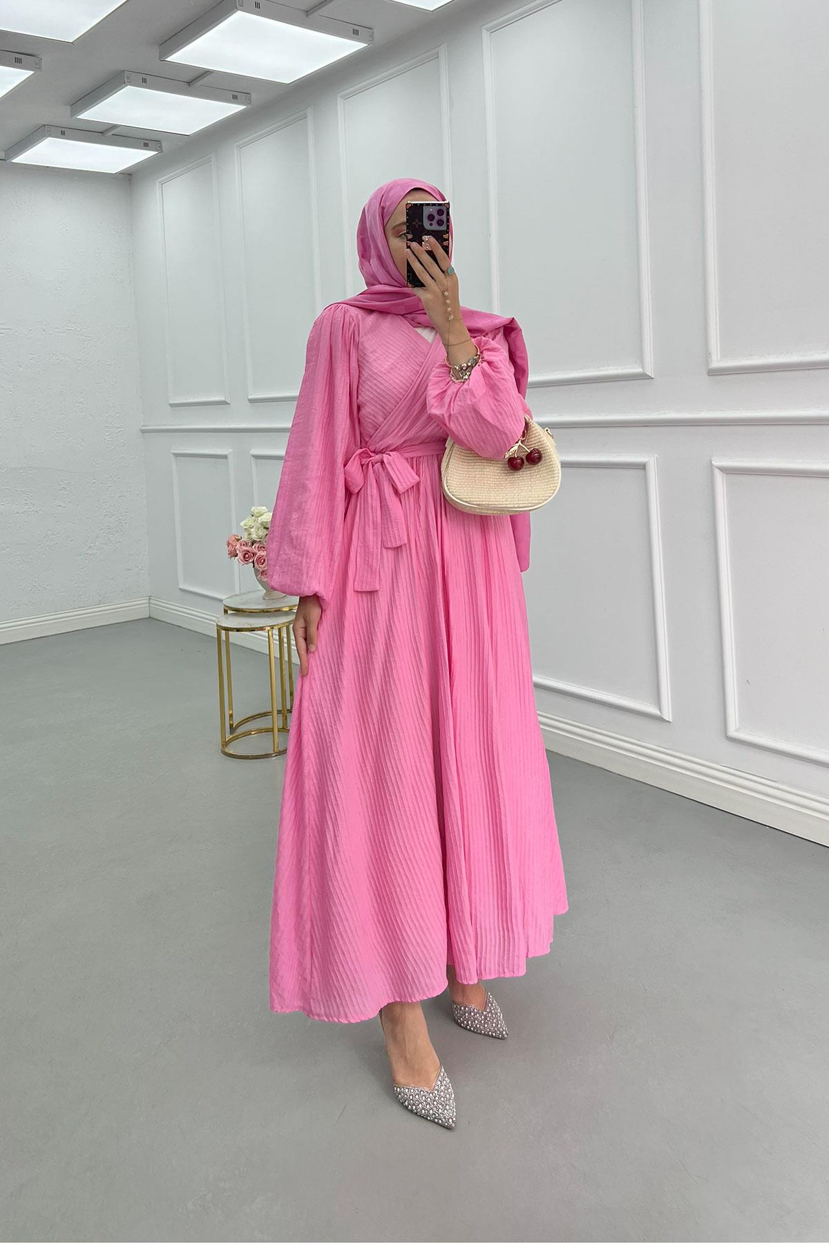 Çapraz Biyeli Kuşaklı Astarlı Elbise Pembe