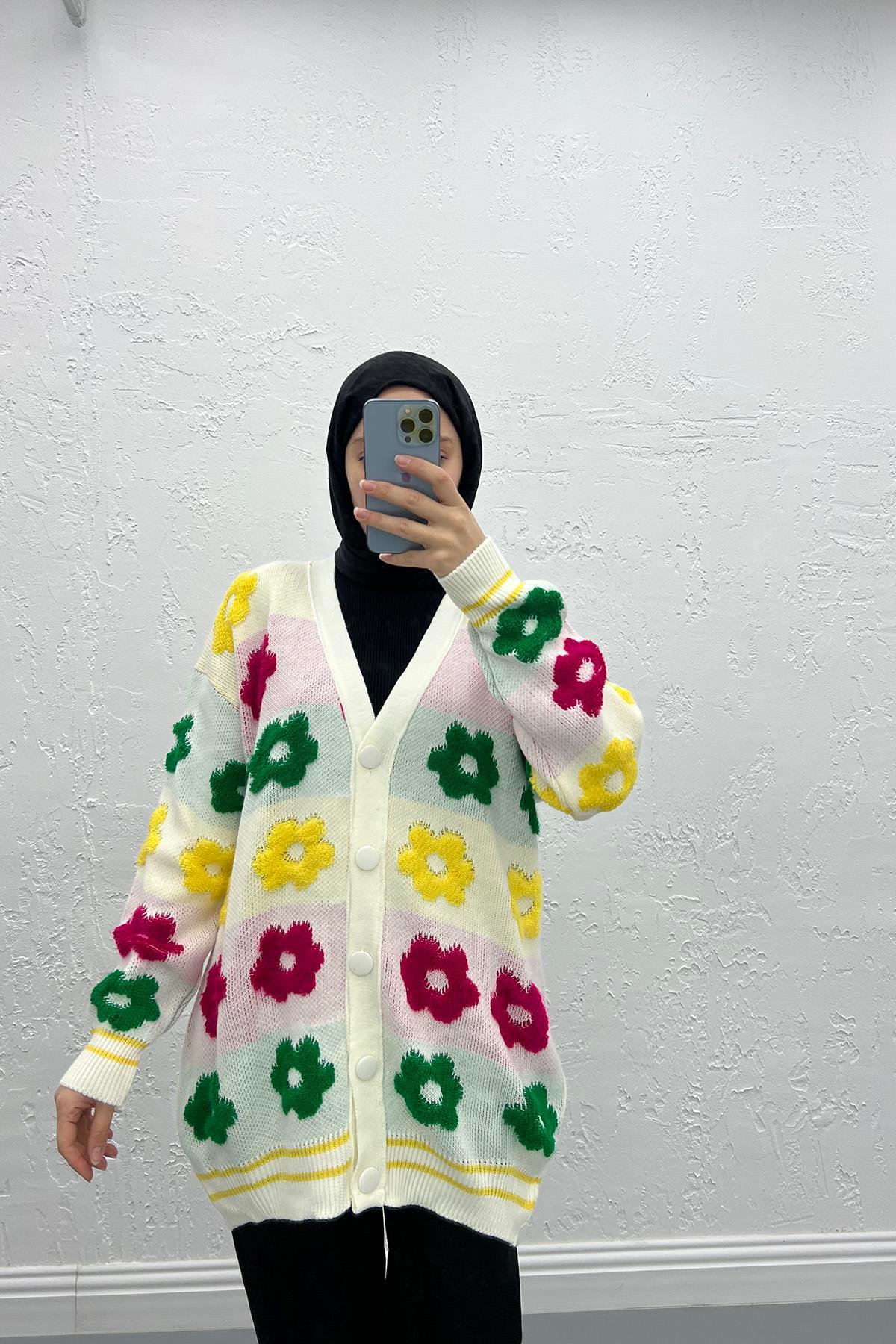 Çiçek Desenli Triko Hırka Beyaz