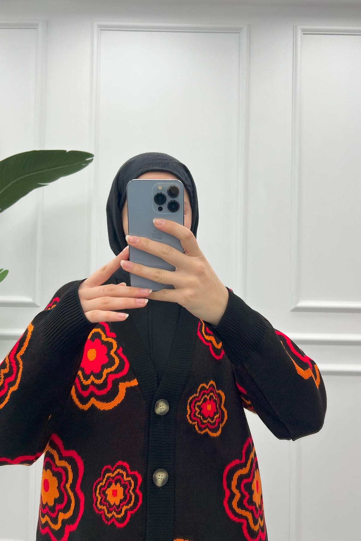 Çiçek Desenli Triko Hırka Siyah