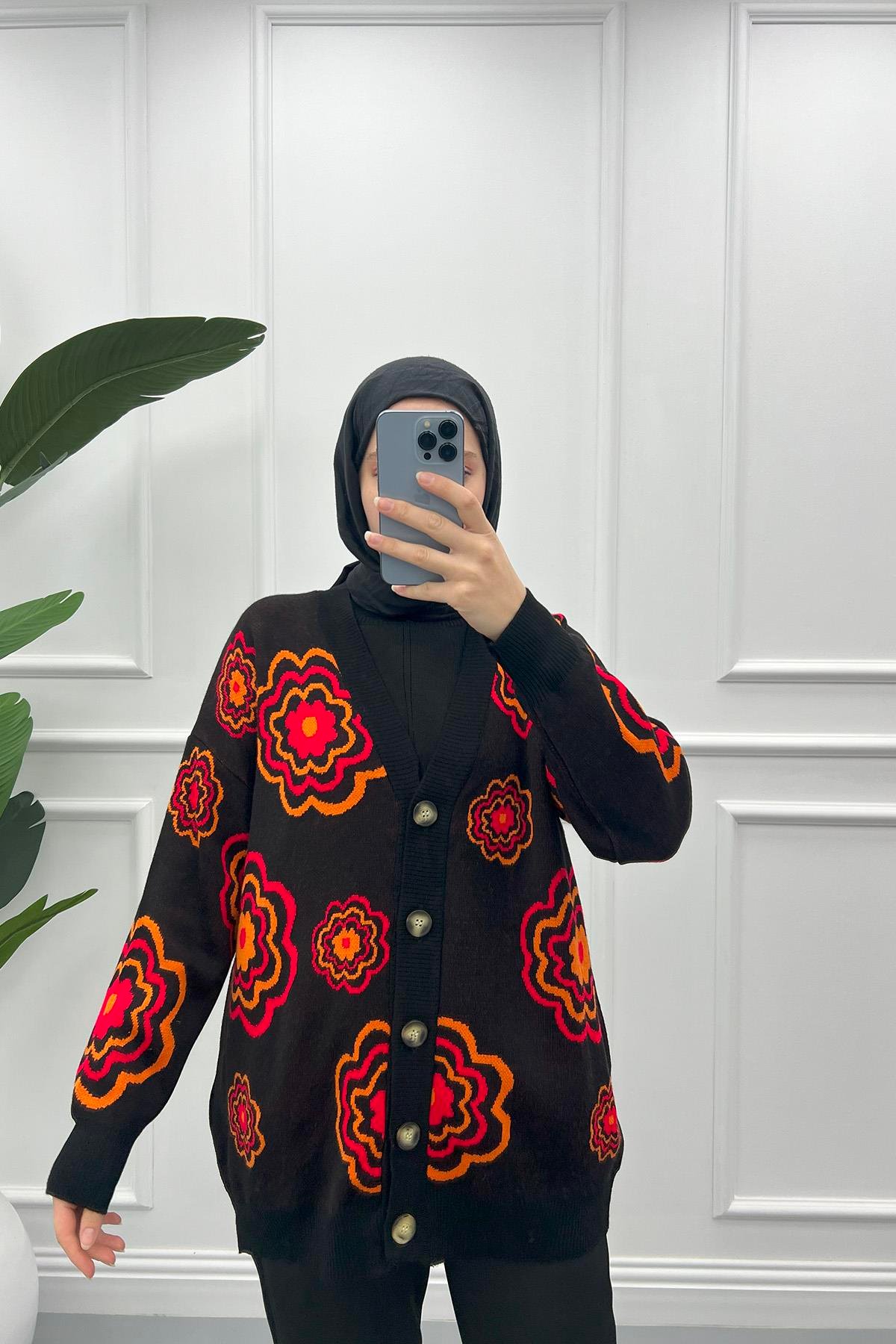 Çiçek Desenli Triko Hırka Siyah