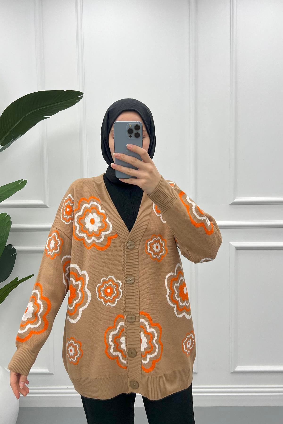 Çiçek Desenli Triko Hırka Sütlü Kahve