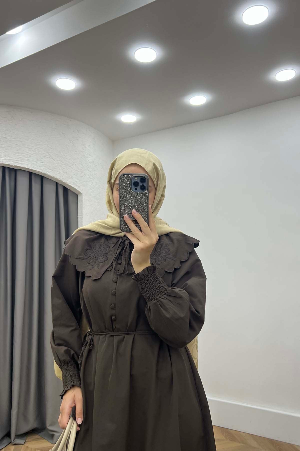 Çiçek Nakışlı Bebe Yaka Vintage Elbise Kahve