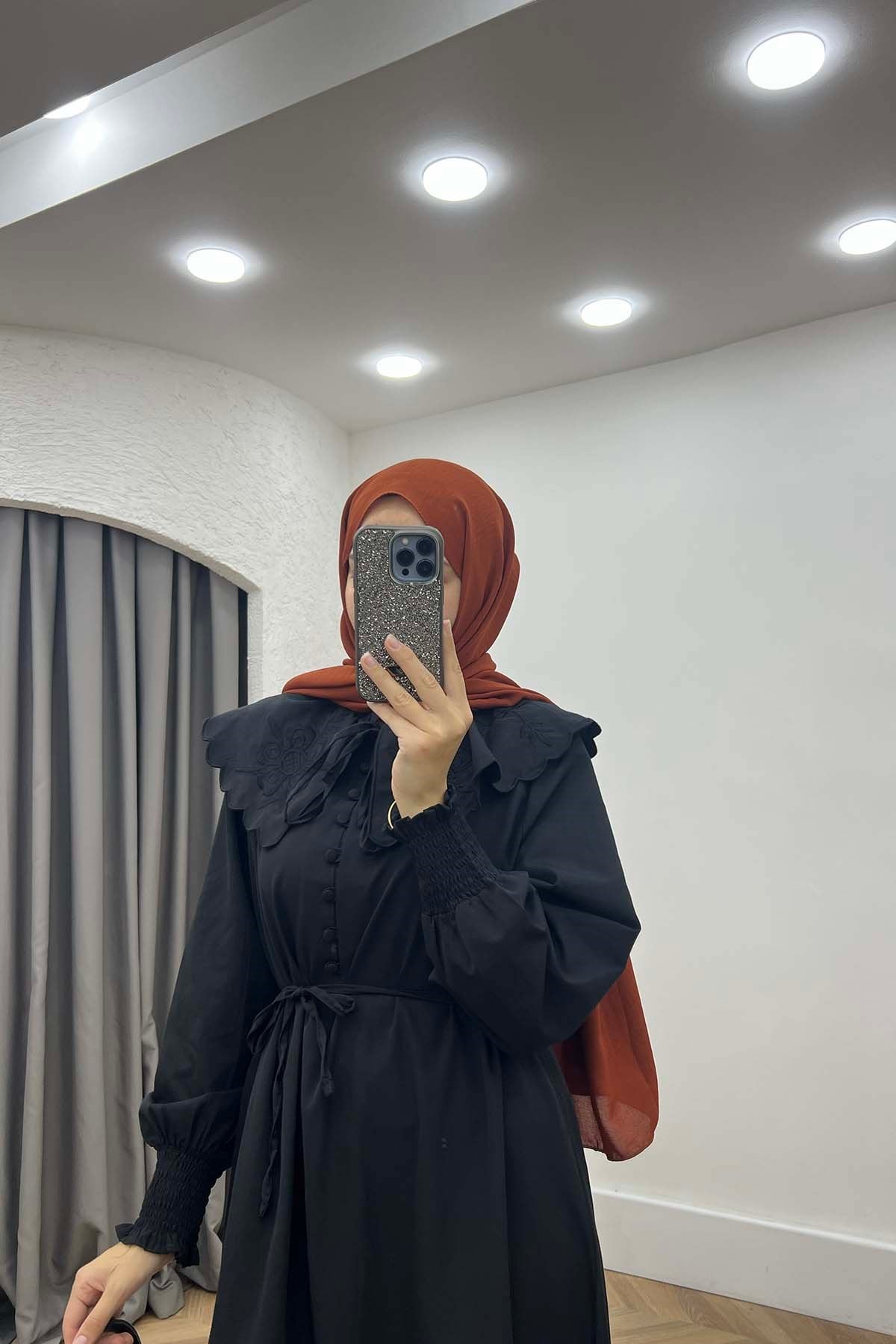 Çiçek Nakışlı Bebe Yaka Vintage Elbise Siyah