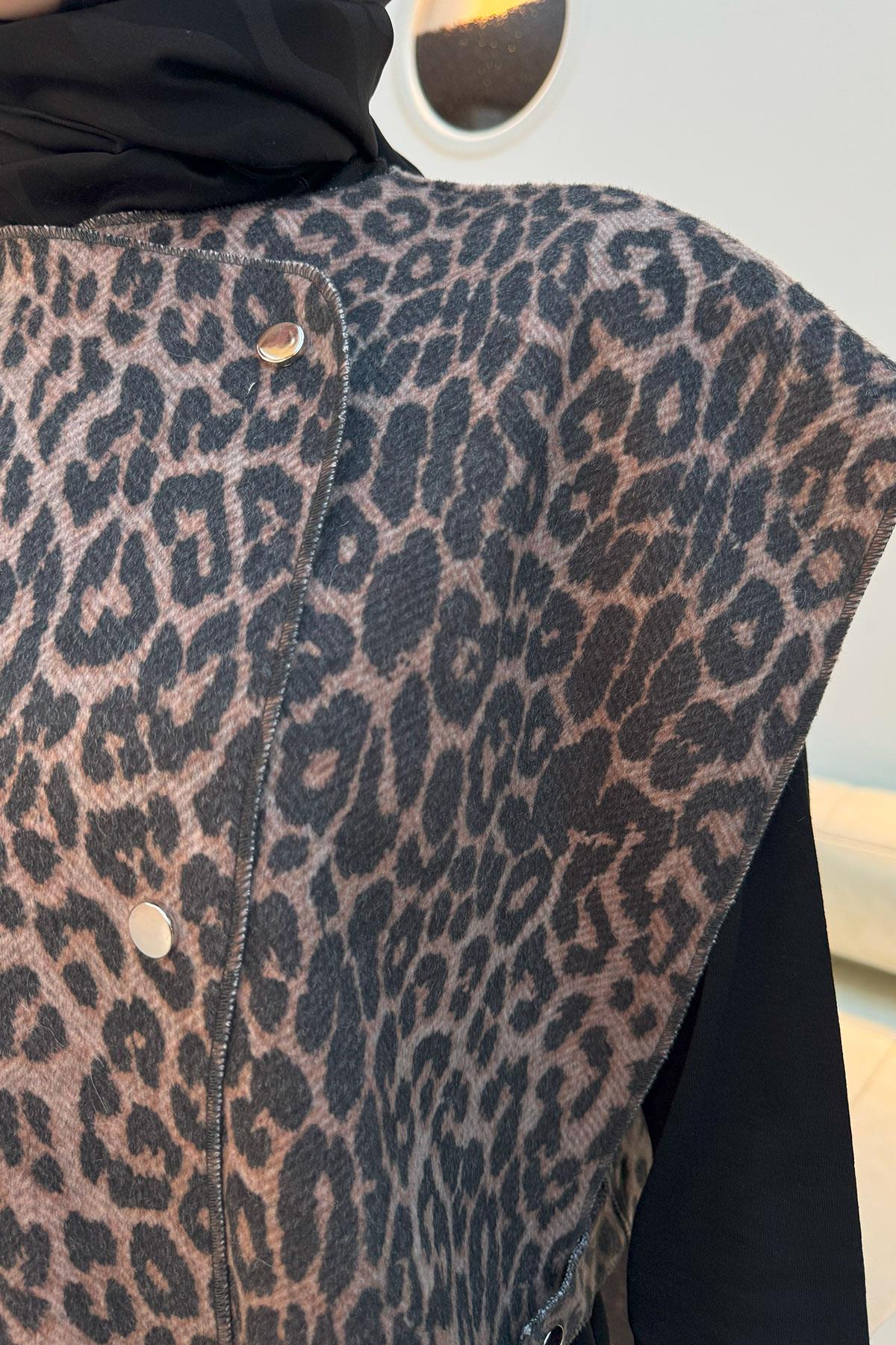 Çıt Çıt Detaylı Kaşe Yelek Leopar