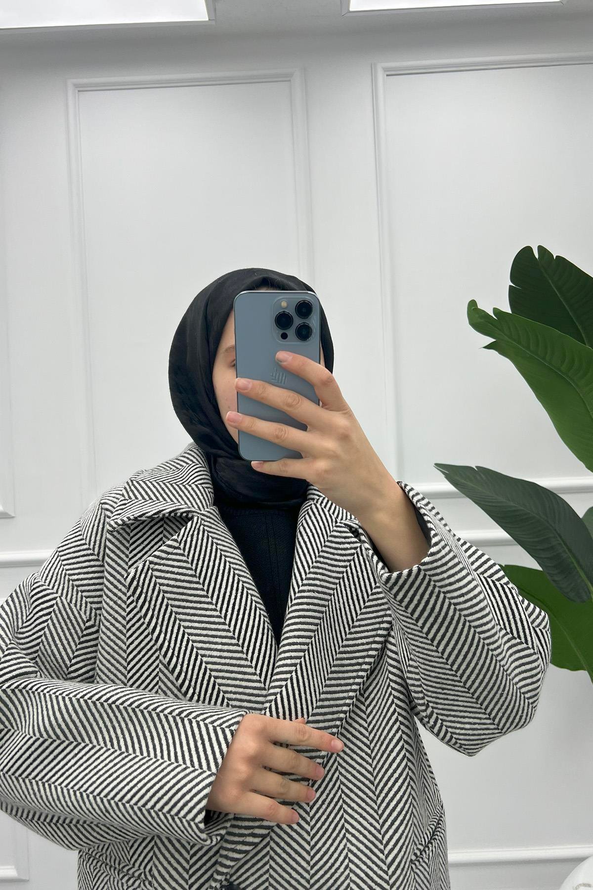 Çizgi Desenli Kaban Siyah