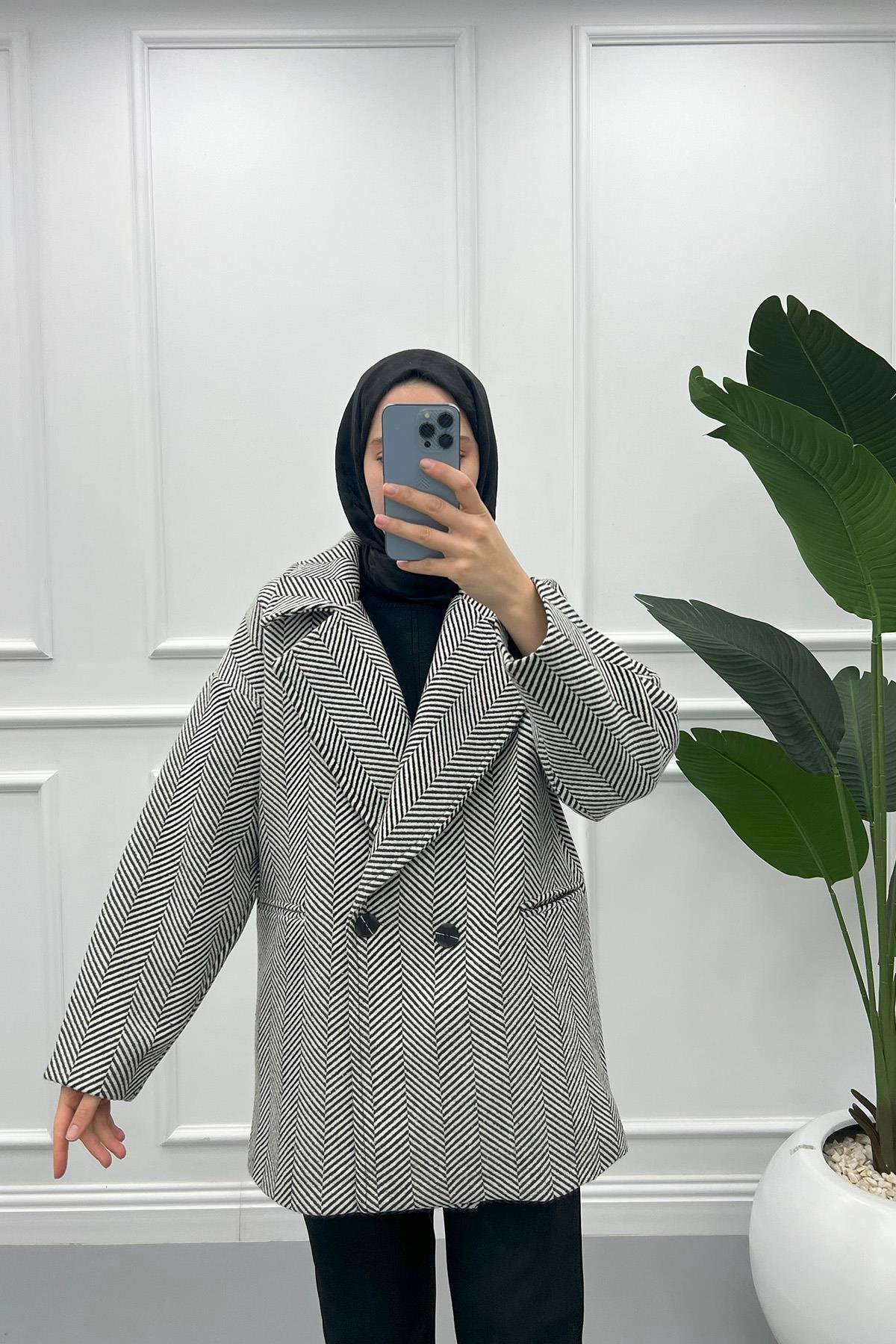Çizgi Desenli Kaban Siyah