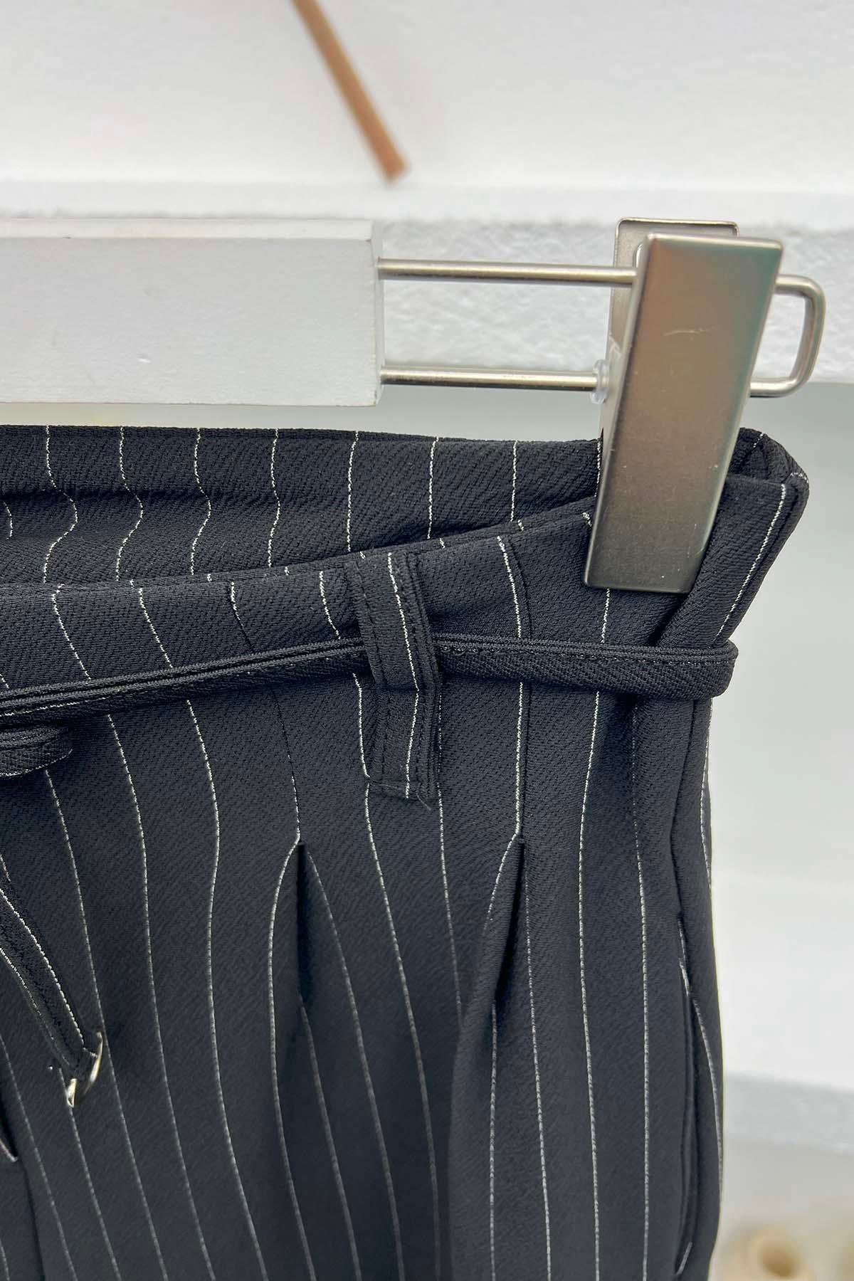 Çizgili Kemerli Pantolon Siyah