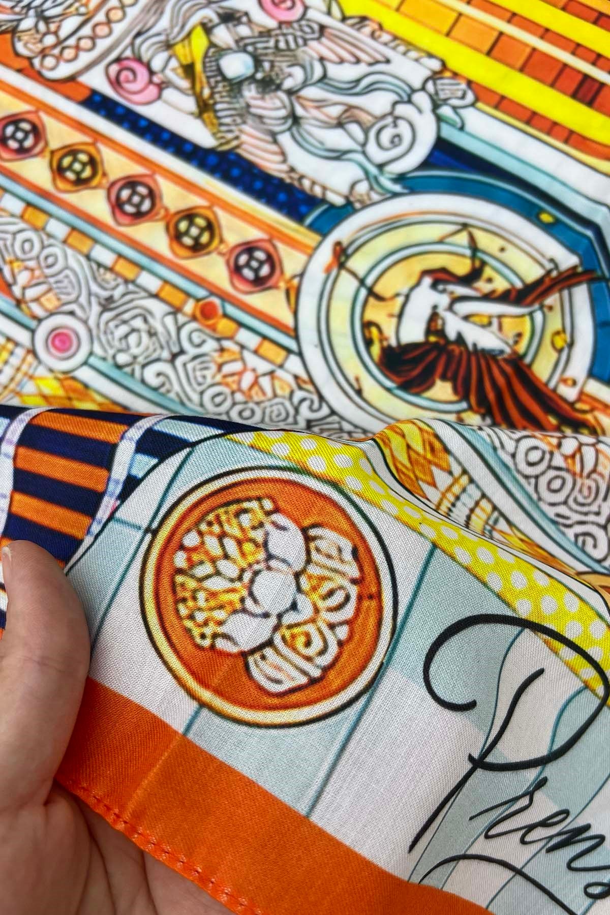 Çok Amaçlı Desenli Omuz Şalı Çok Renkli
