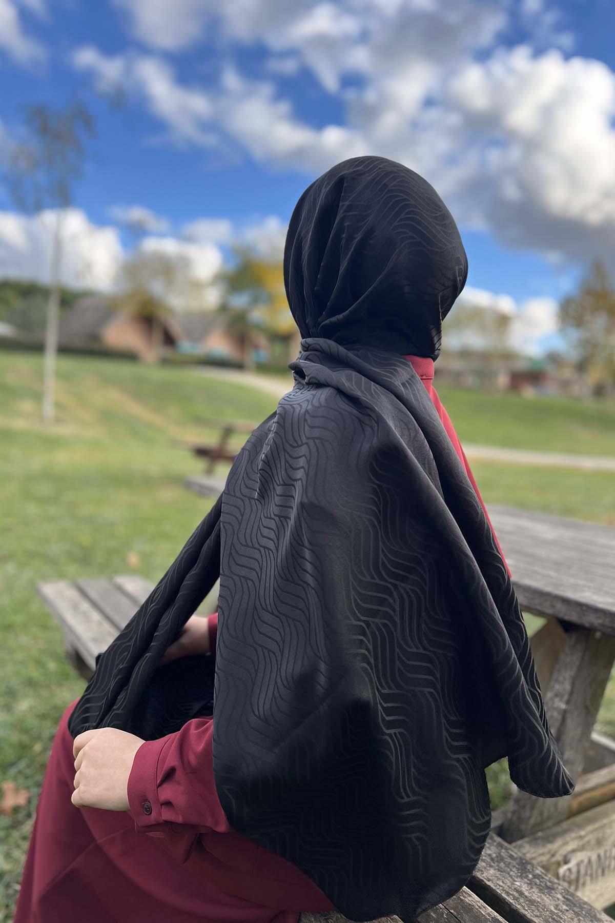 Dalga Desenli Şal Siyah