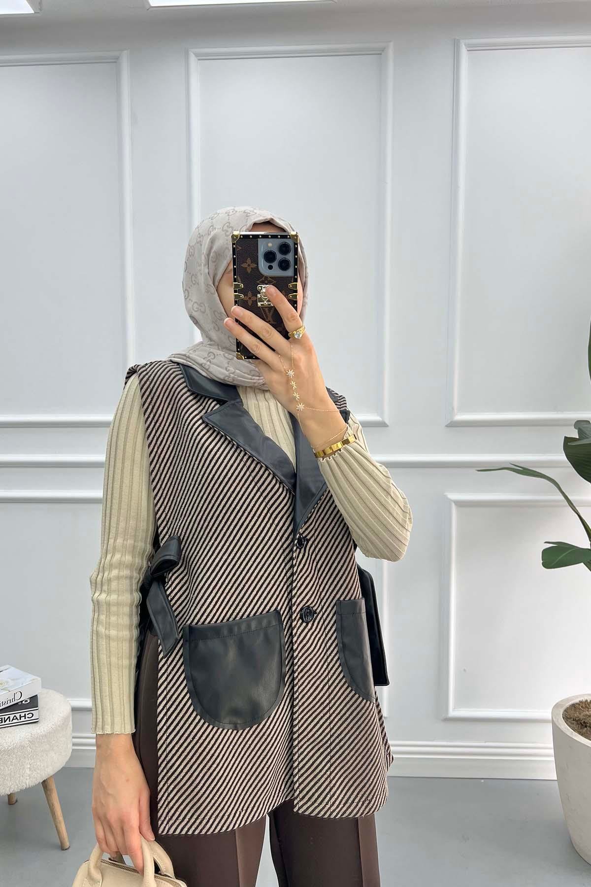 Deri Detaylı Balıksırtı Yelek Sütlü Kahve