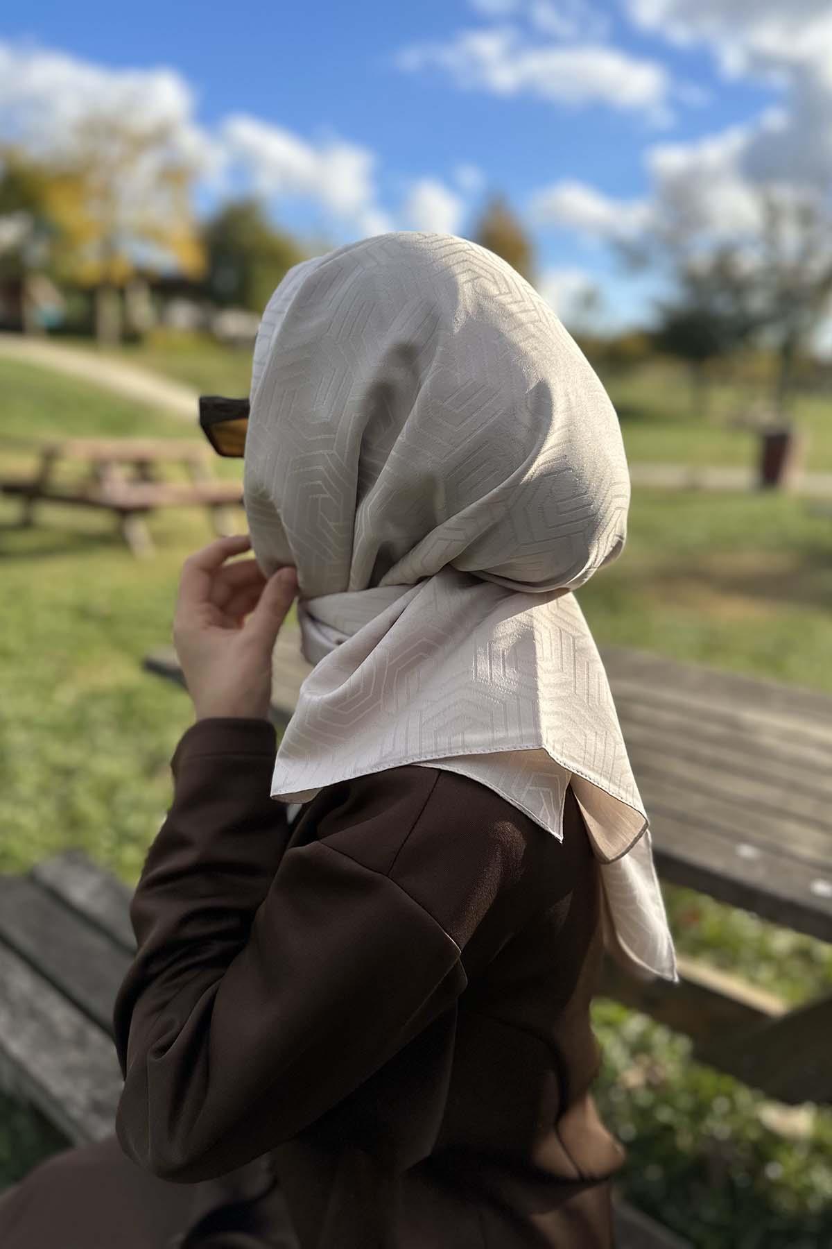Desenli Şal Bej