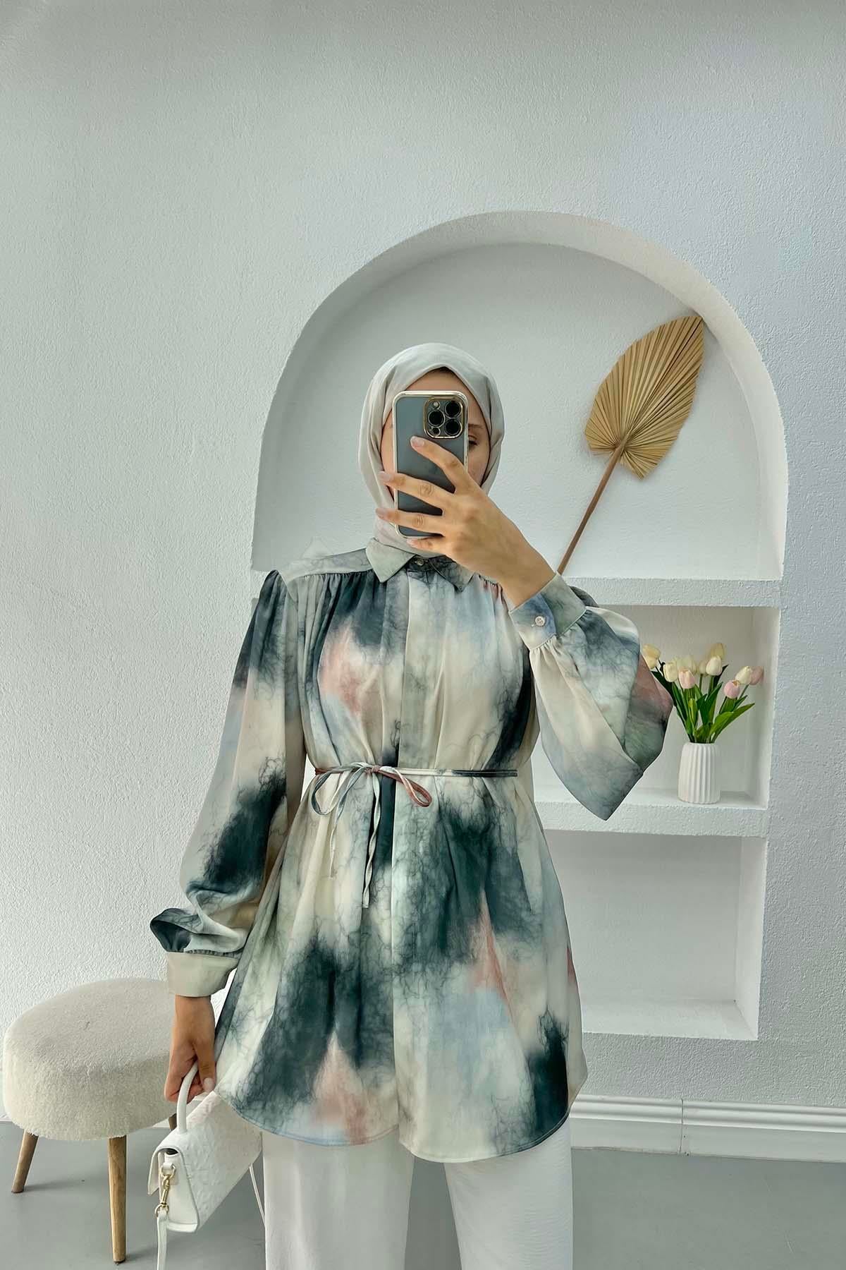 Desenli Saten Bluz Koyu Yeşil
