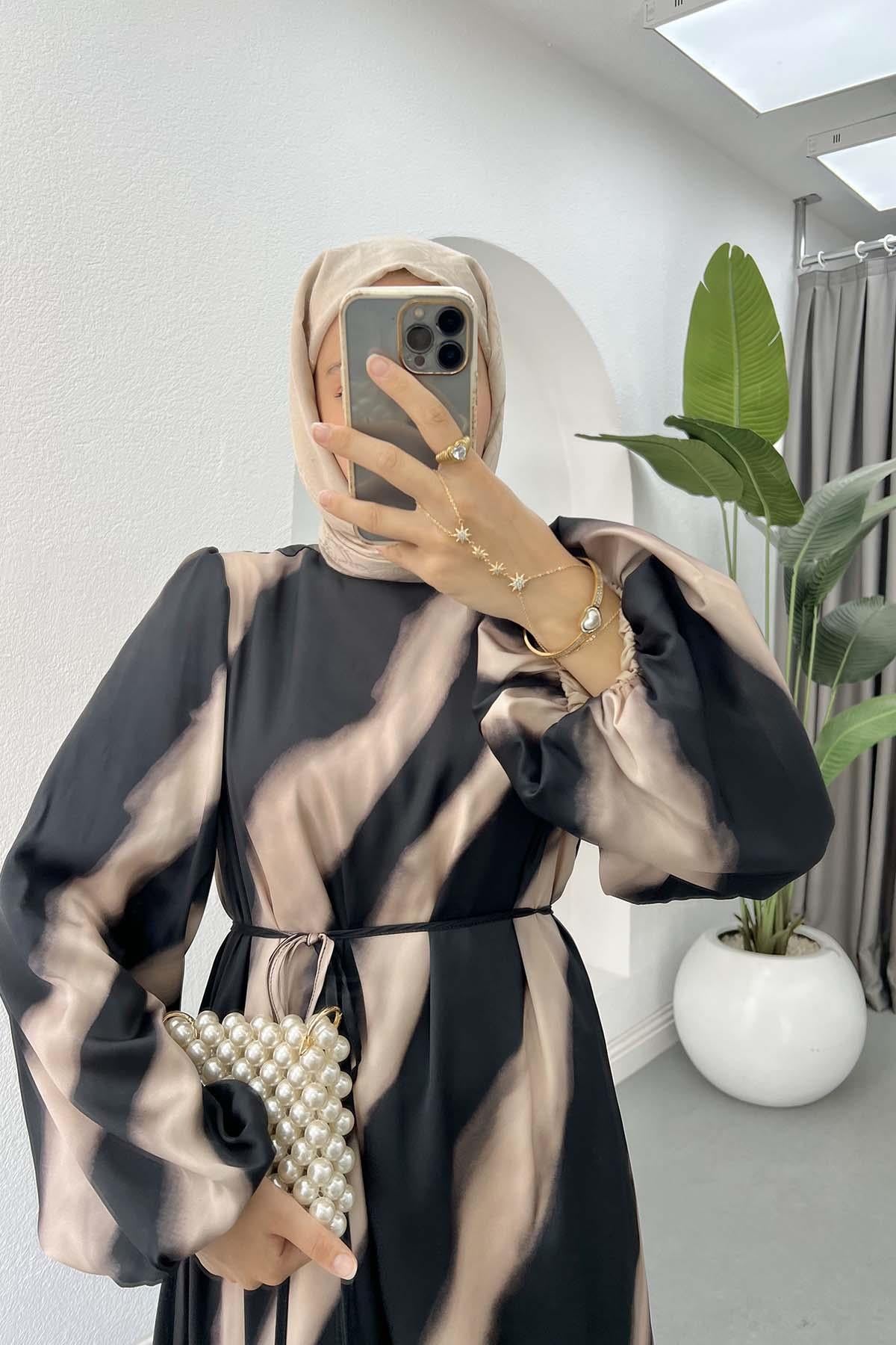 Desenli Saten Elbise Siyah