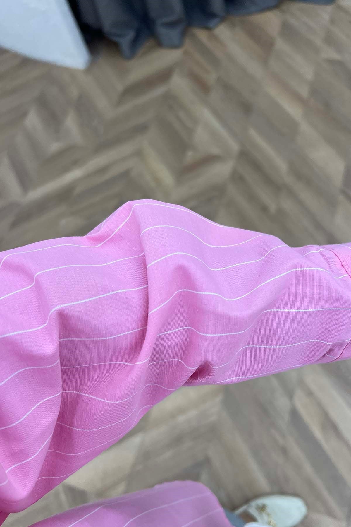 Dik Çizgili Omuz Fular Detaylı Gömlek Pembe