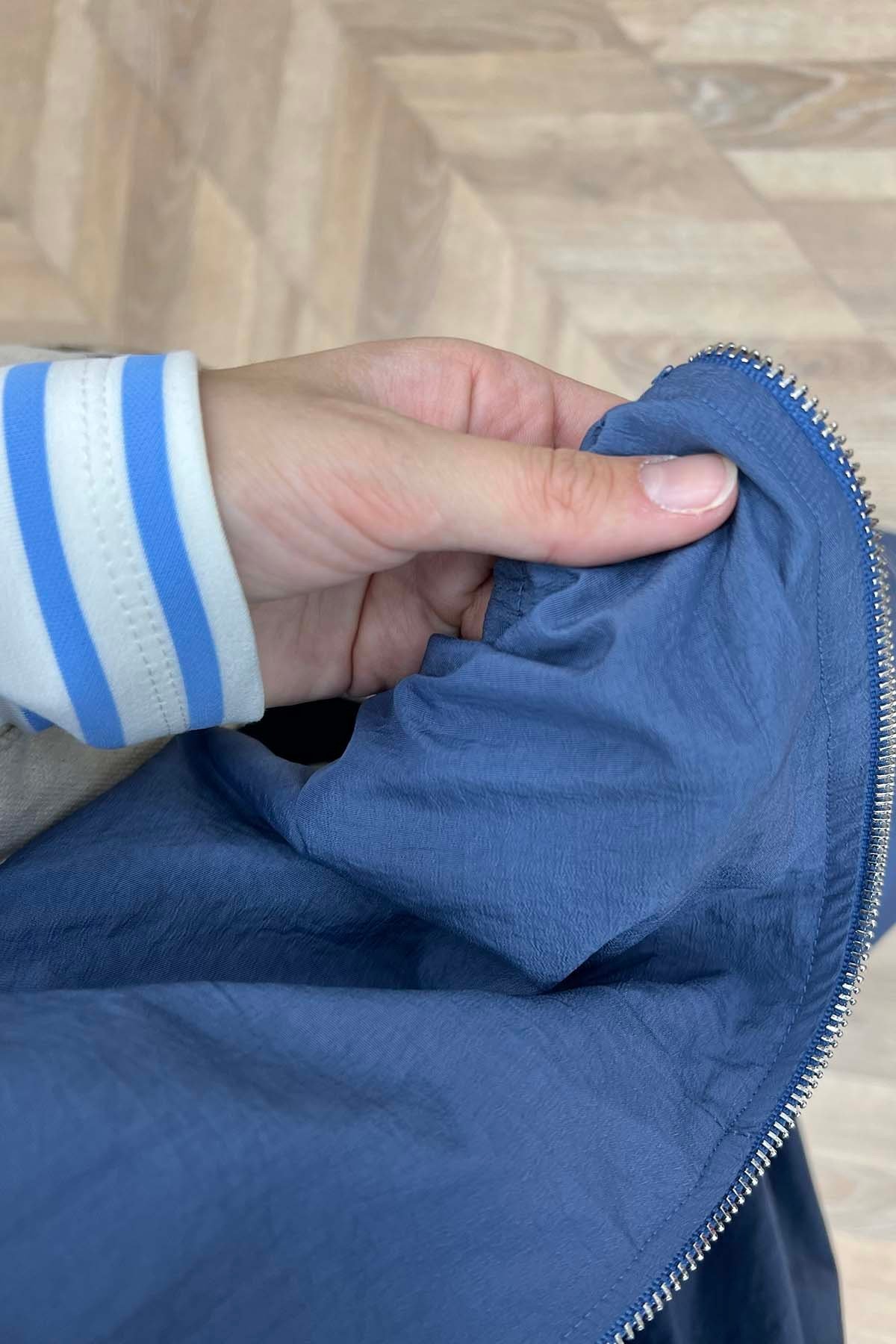 Dik Yaka Cepli Büzgülü Yelek Takım Mavi