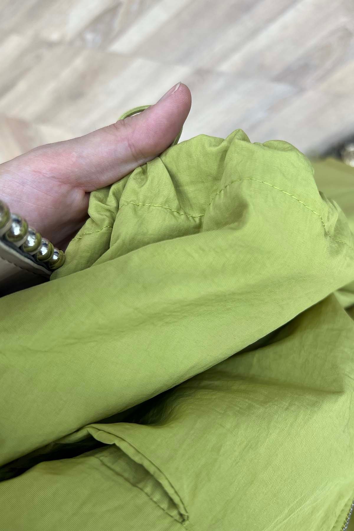Dik Yaka Cepli Büzgülü Yelek Takım Neon Yeşil