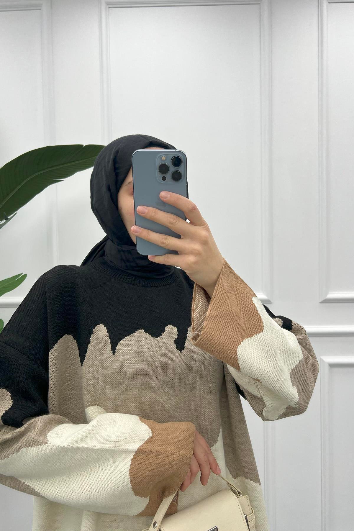 Dik Yaka Dalgalı Kazak Siyah