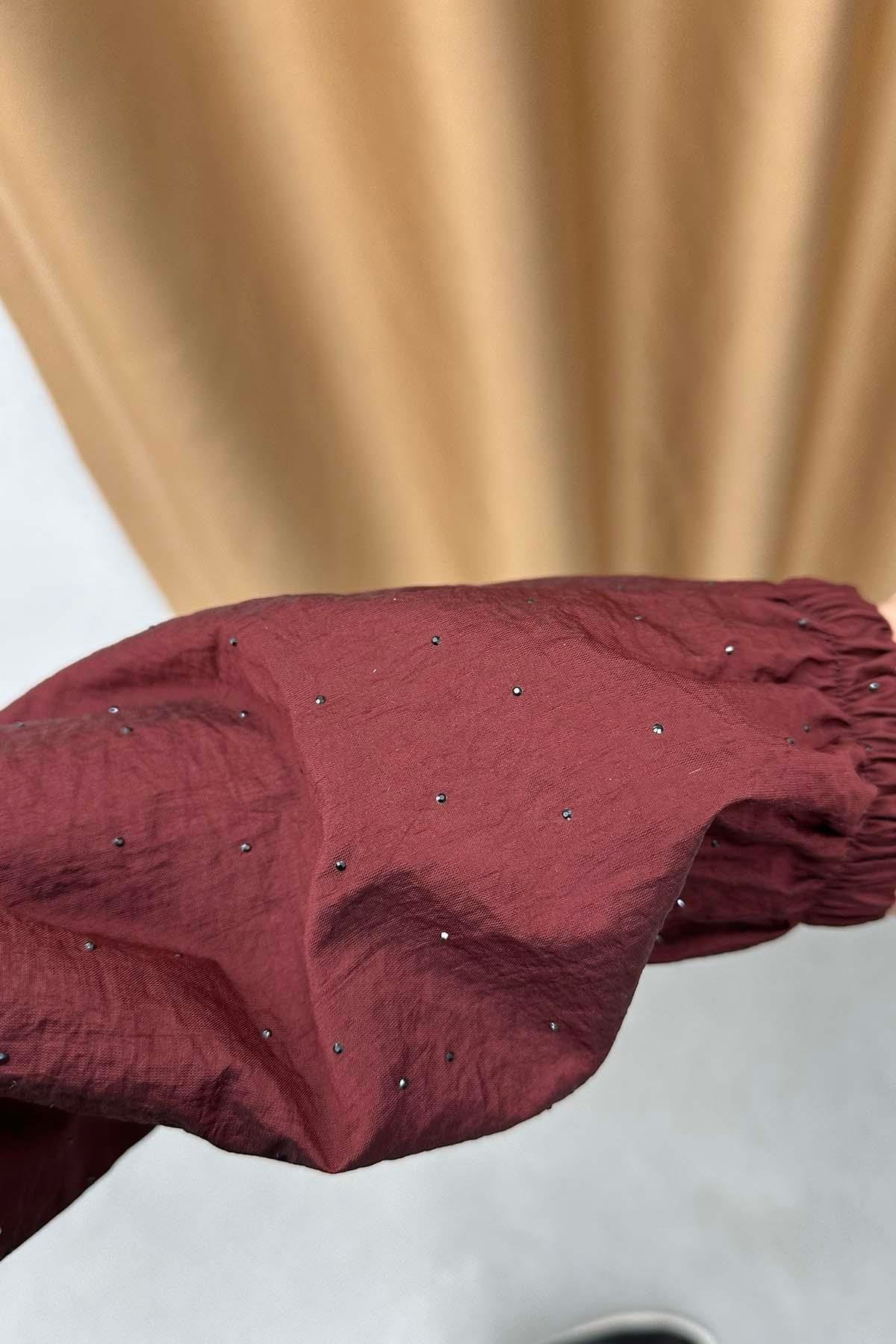 Dik Yaka Taş Detaylı Yağmurluk Bordo