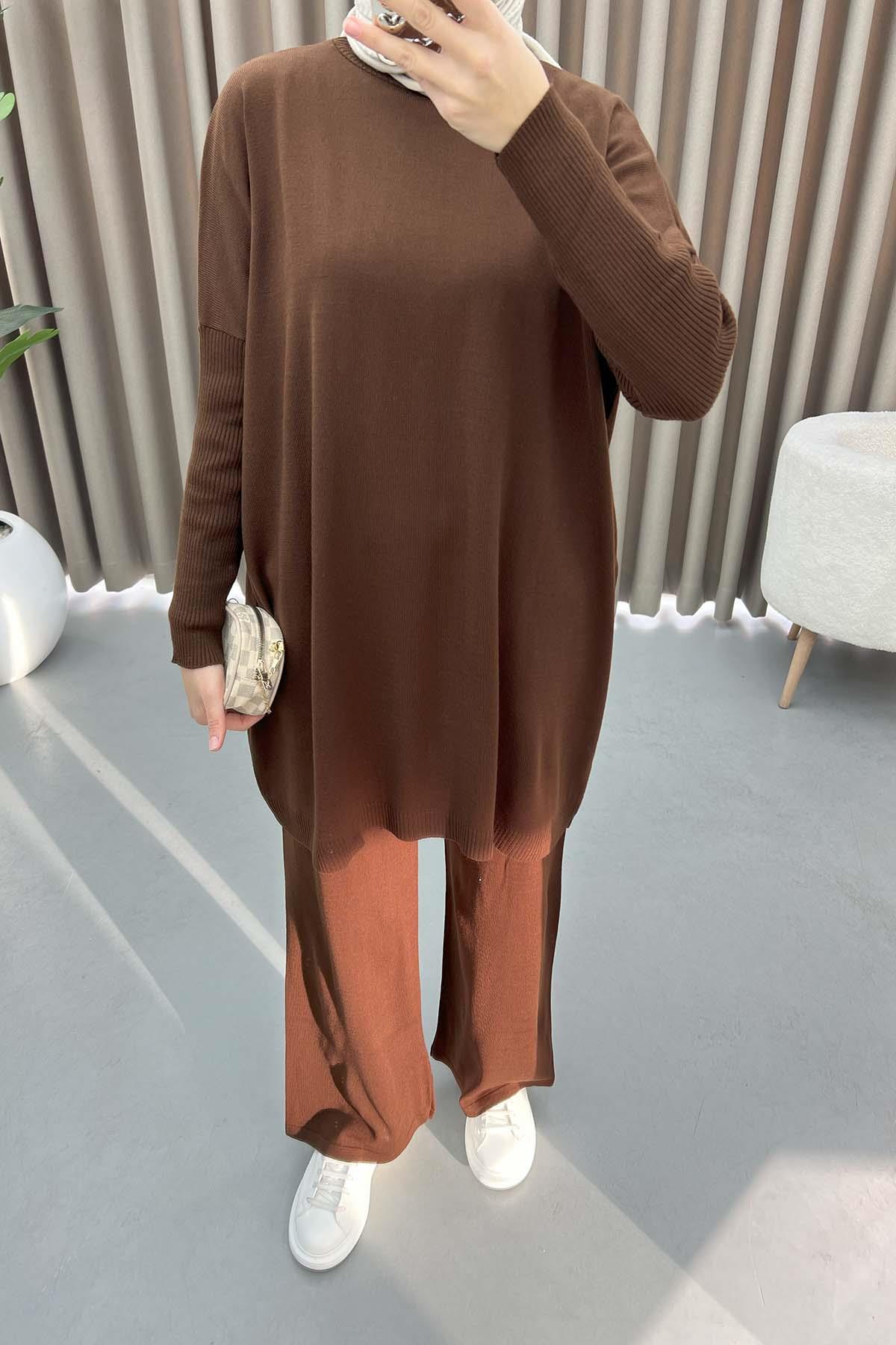 Dik Yaka Triko Takım Kahve