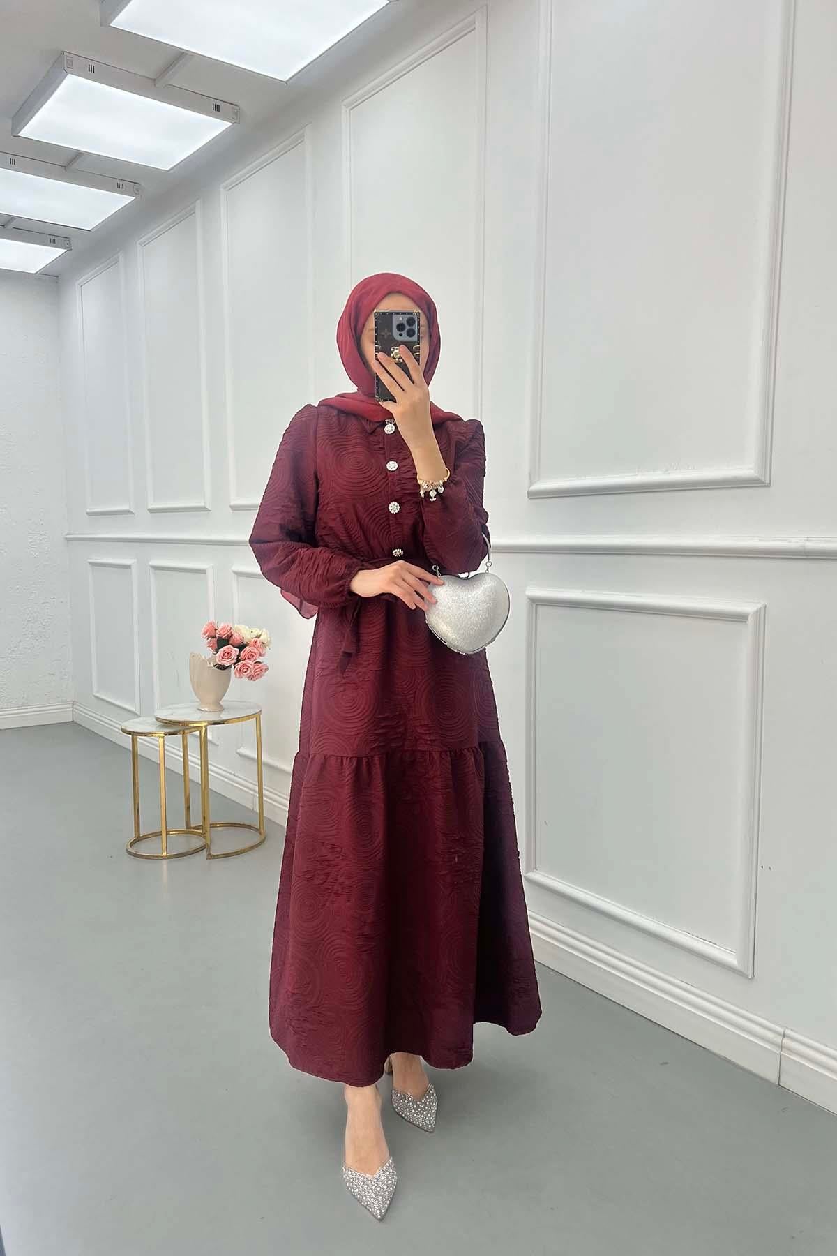 Dokulu Kumaş Düğme Detaytlı Elbise Bordo