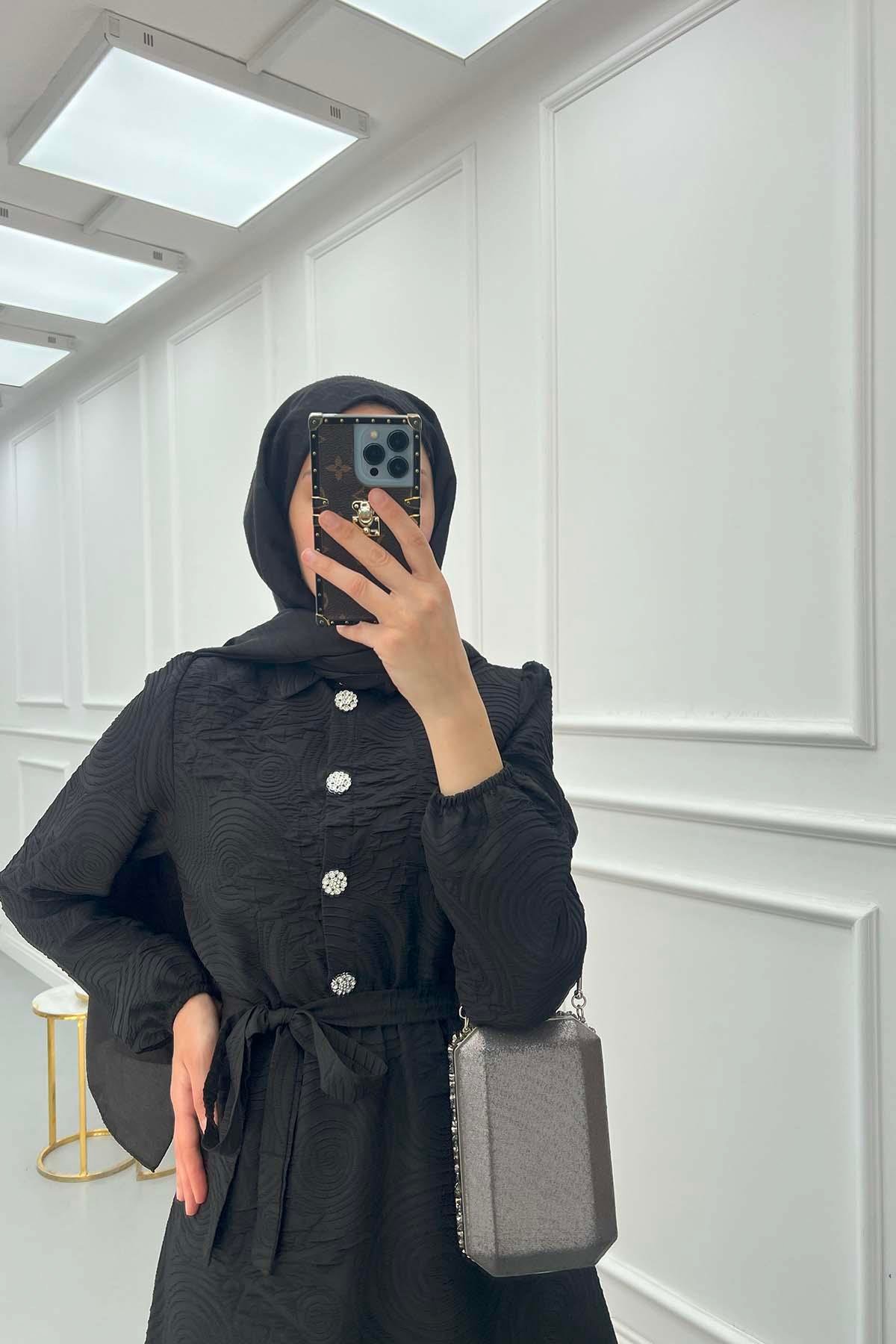 Dokulu Kumaş Düğme Detaytlı Elbise Siyah