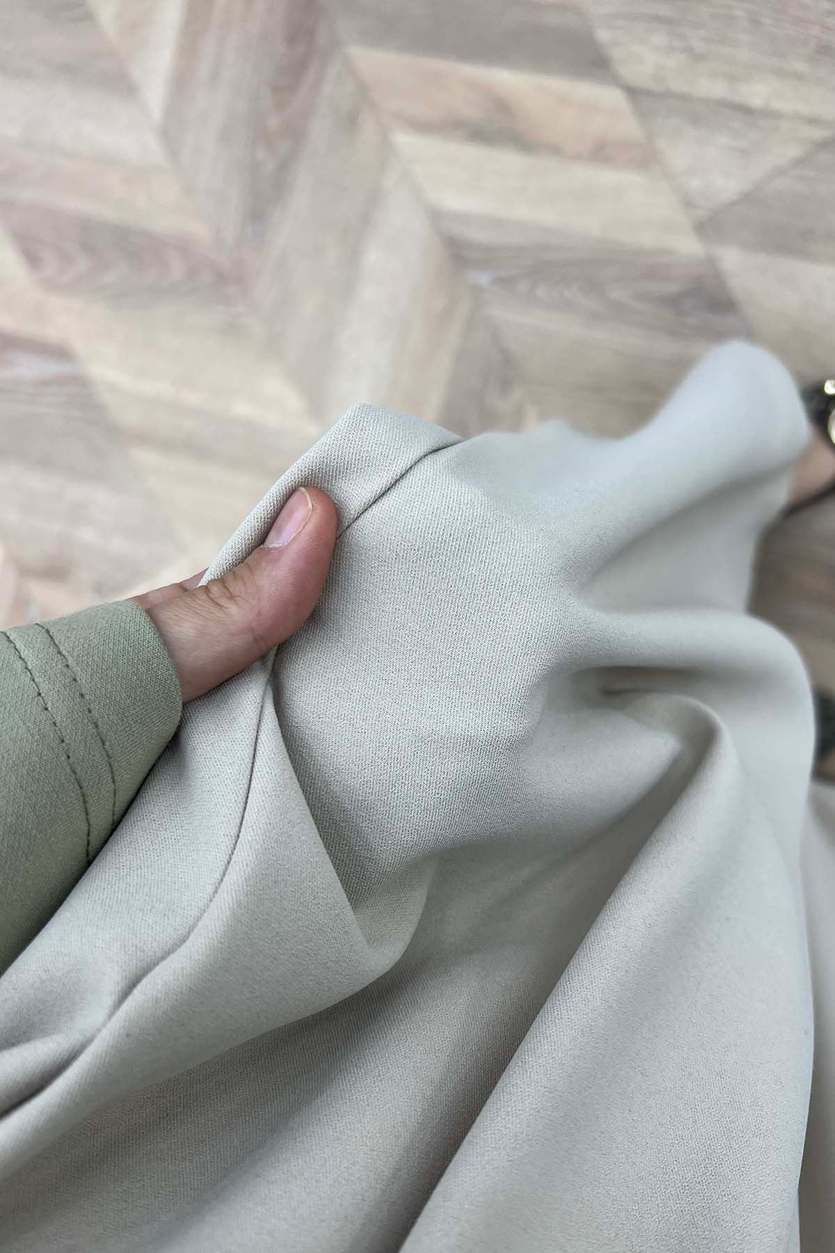 Dökümlü Geniş Paça Krep Pantolon Bej