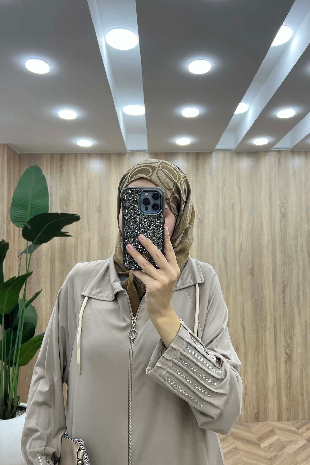 Fermuarlı Taş Detaylı Spor Takım Bej