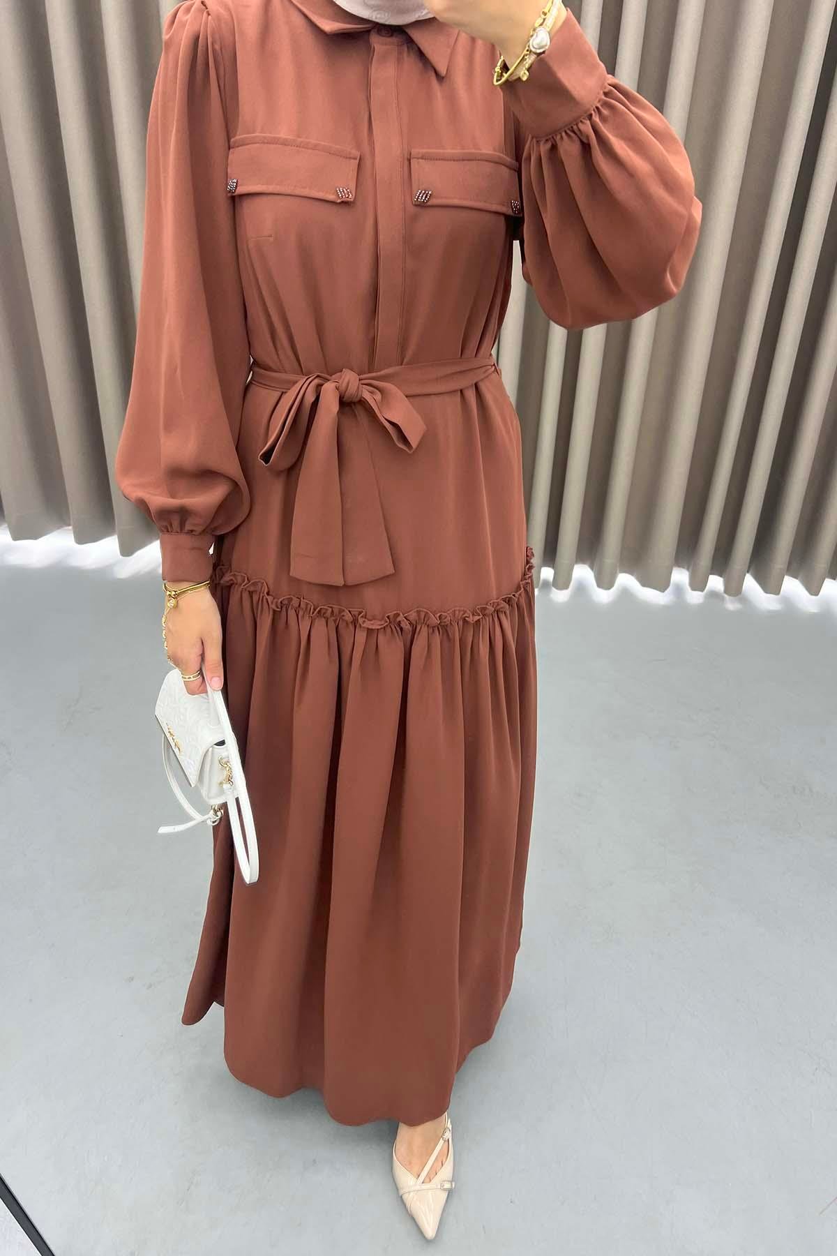 Fırfırlı Taşlı Elbise Acı Kahve