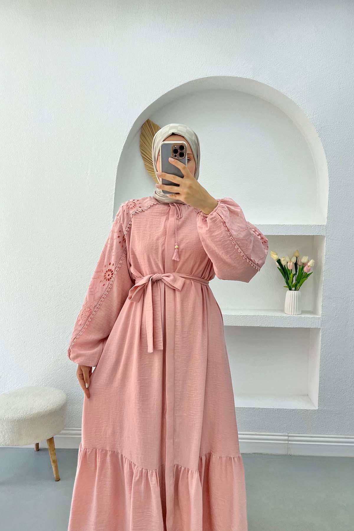 Fisto Detaylı Kuşaklı Elbise Pembe