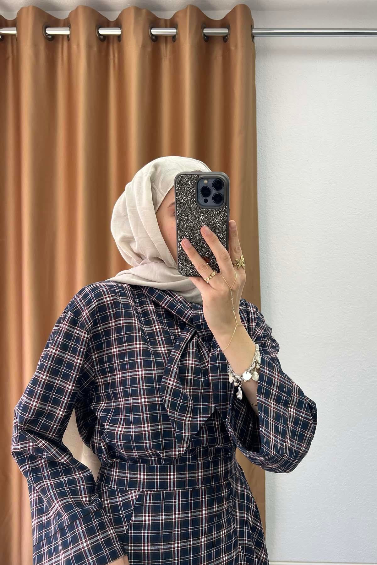 Fiyonk Yakalı Ekose Takım Lacivert
