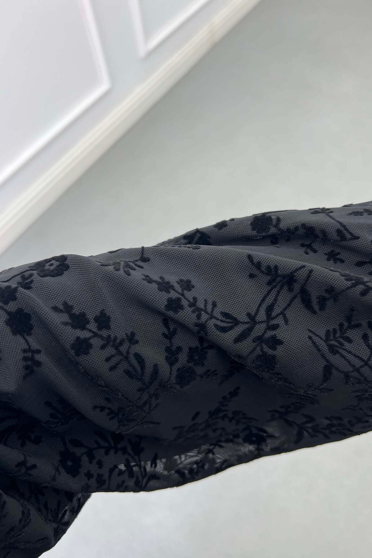 Floral Desenli Önü Pileli Kemerli Şık Takım Siyah