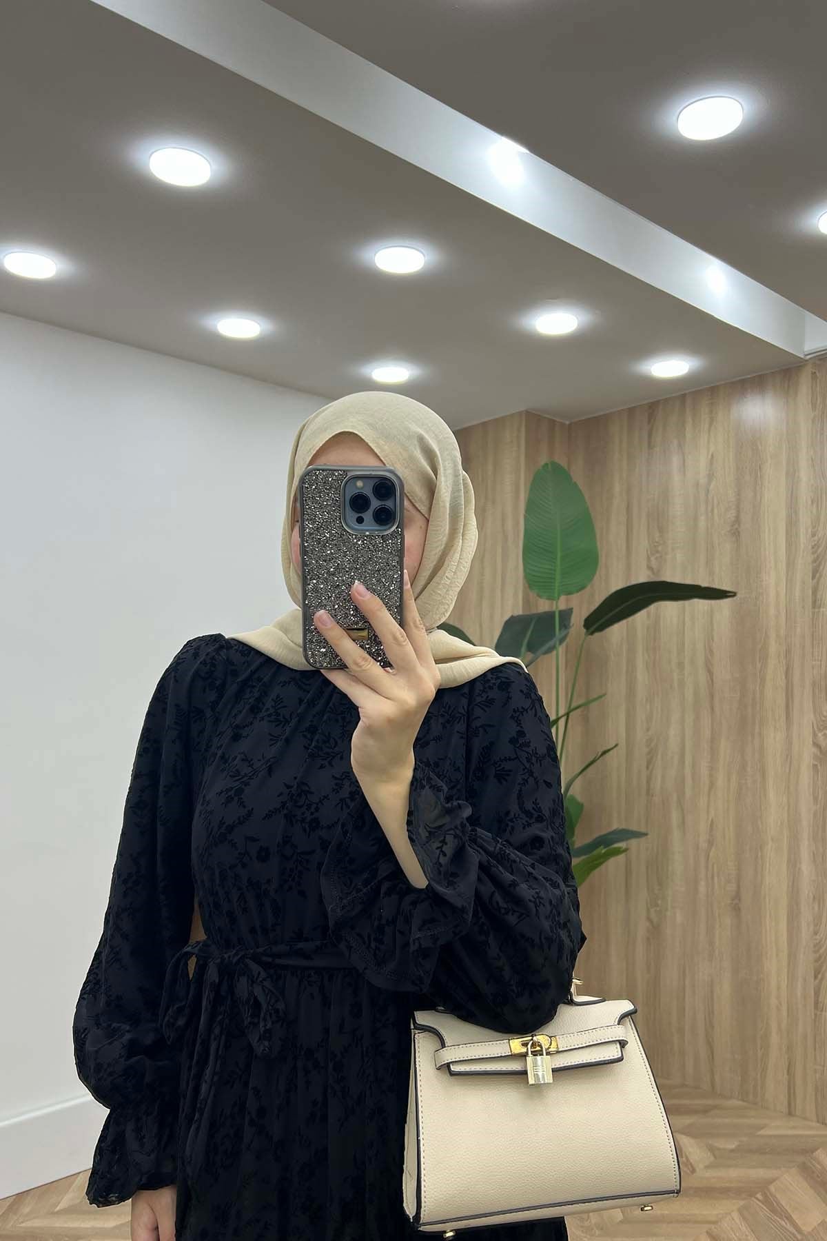 Floral Nakışlı Kolu Lastikli Elbise Siyah