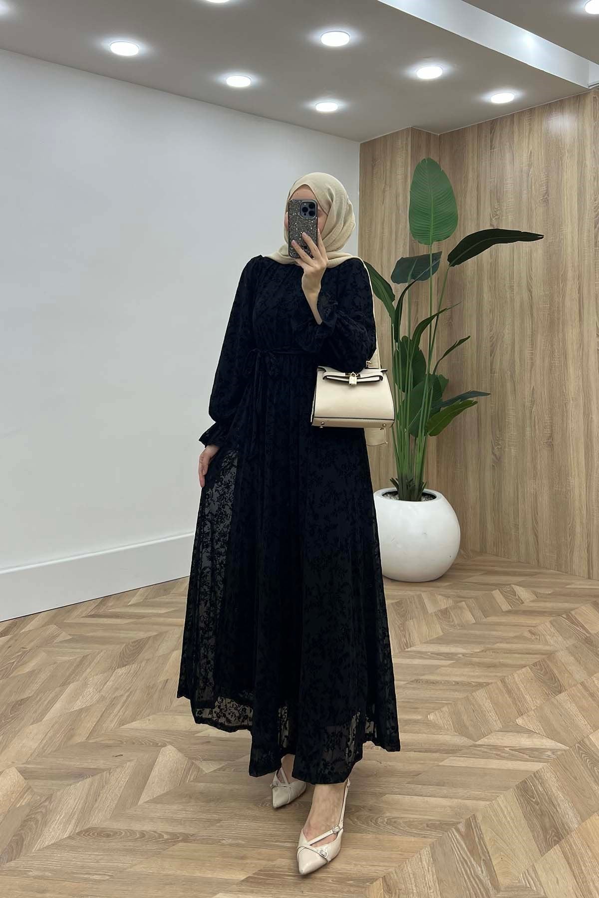 Floral Nakışlı Kolu Lastikli Elbise Siyah