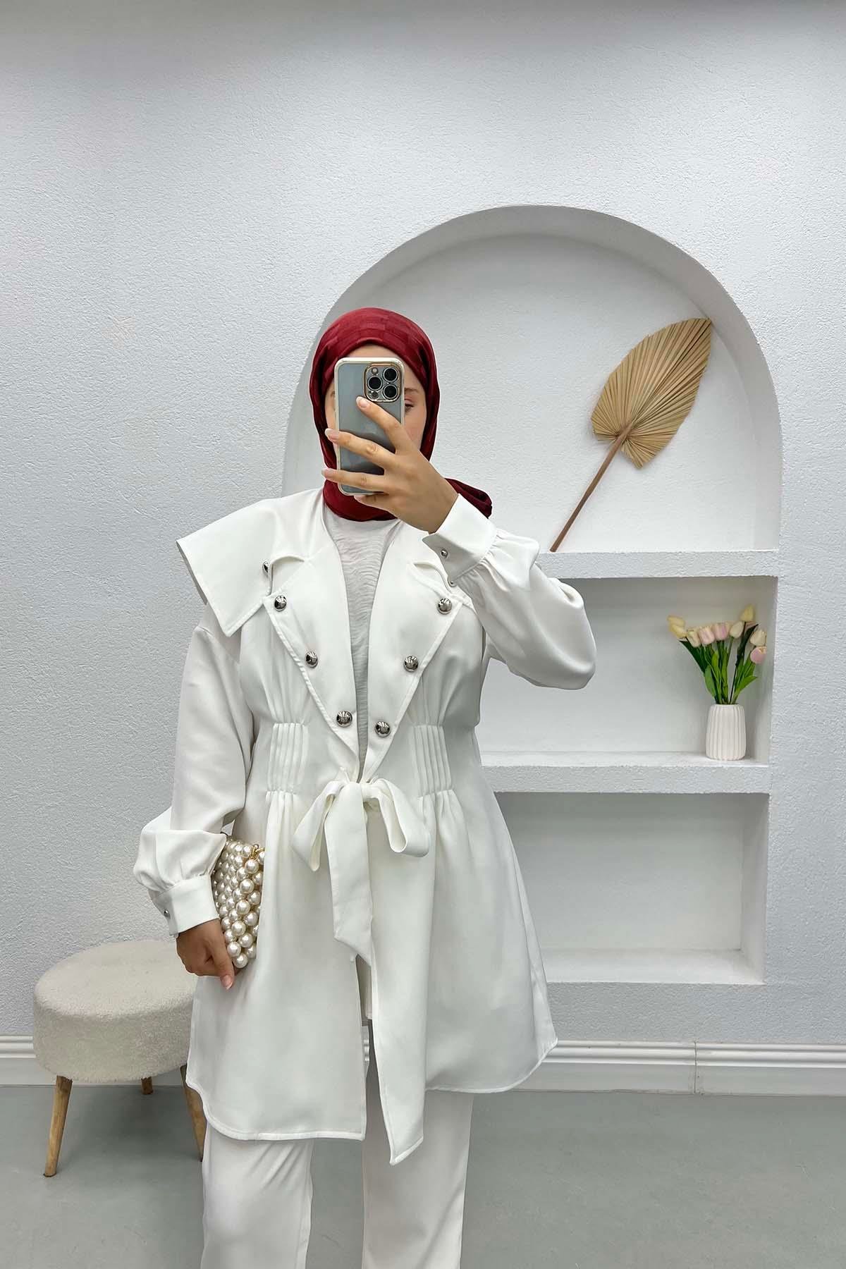 Geniş Yaka Düğmeli Takım Beyaz