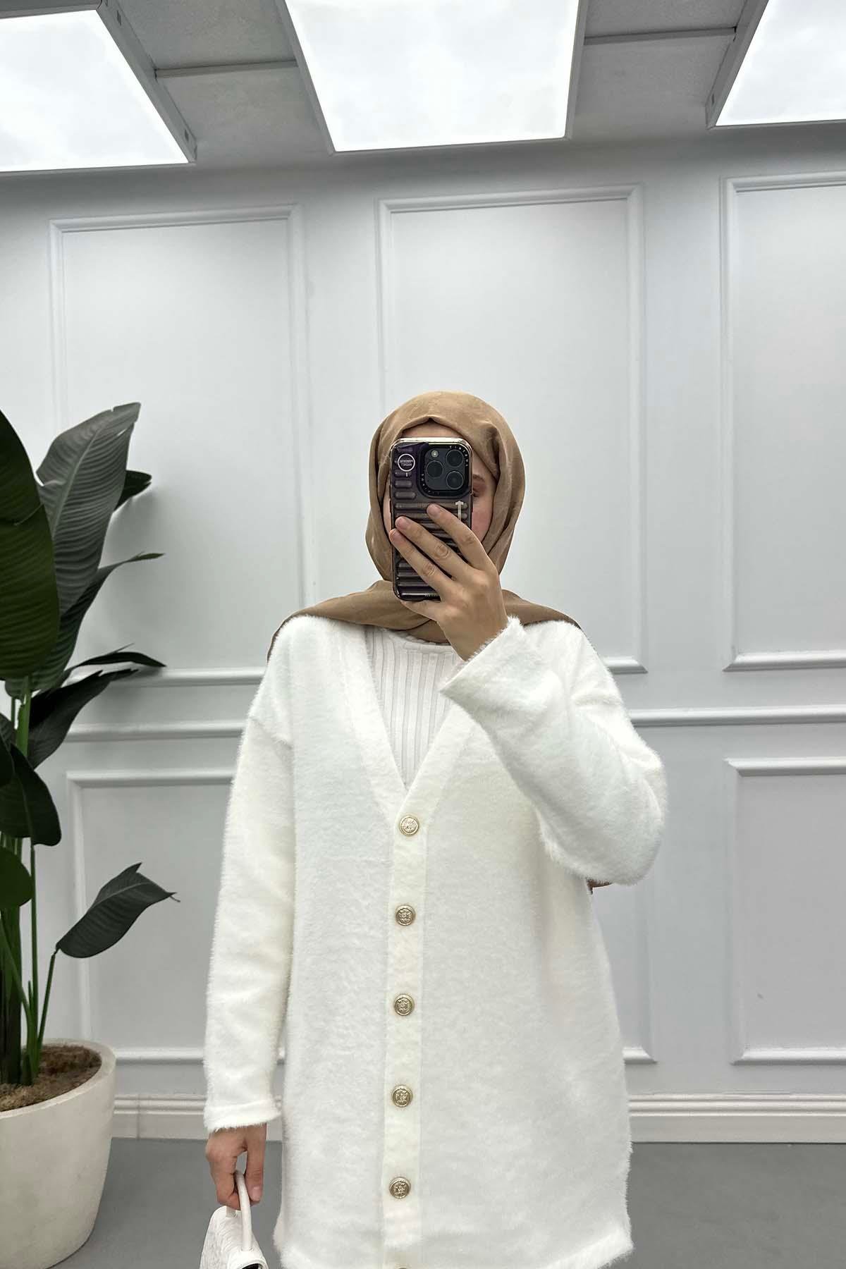 Gold Düğme Angora Hırka Beyaz