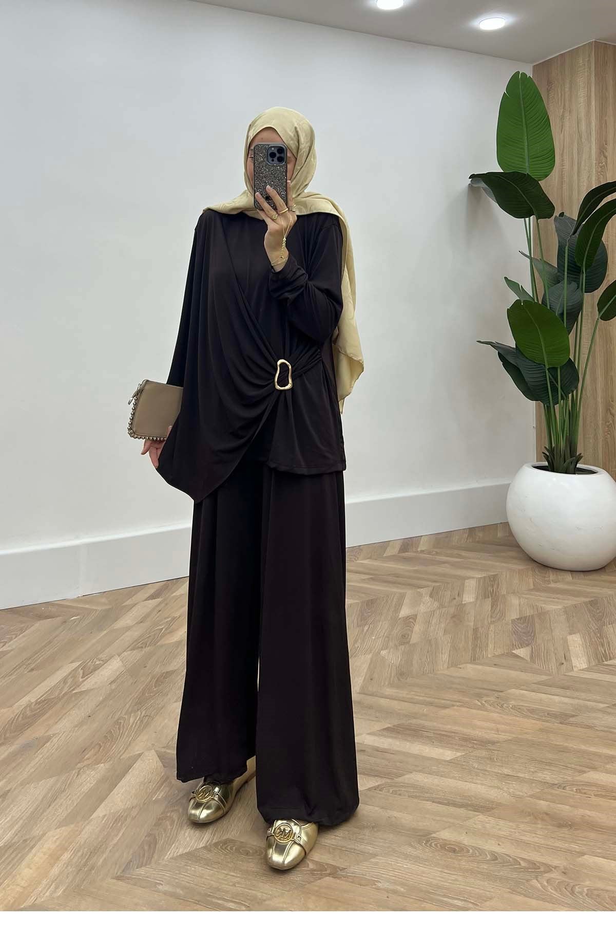 Gold Toka Detaylı Modern Takım Kahve