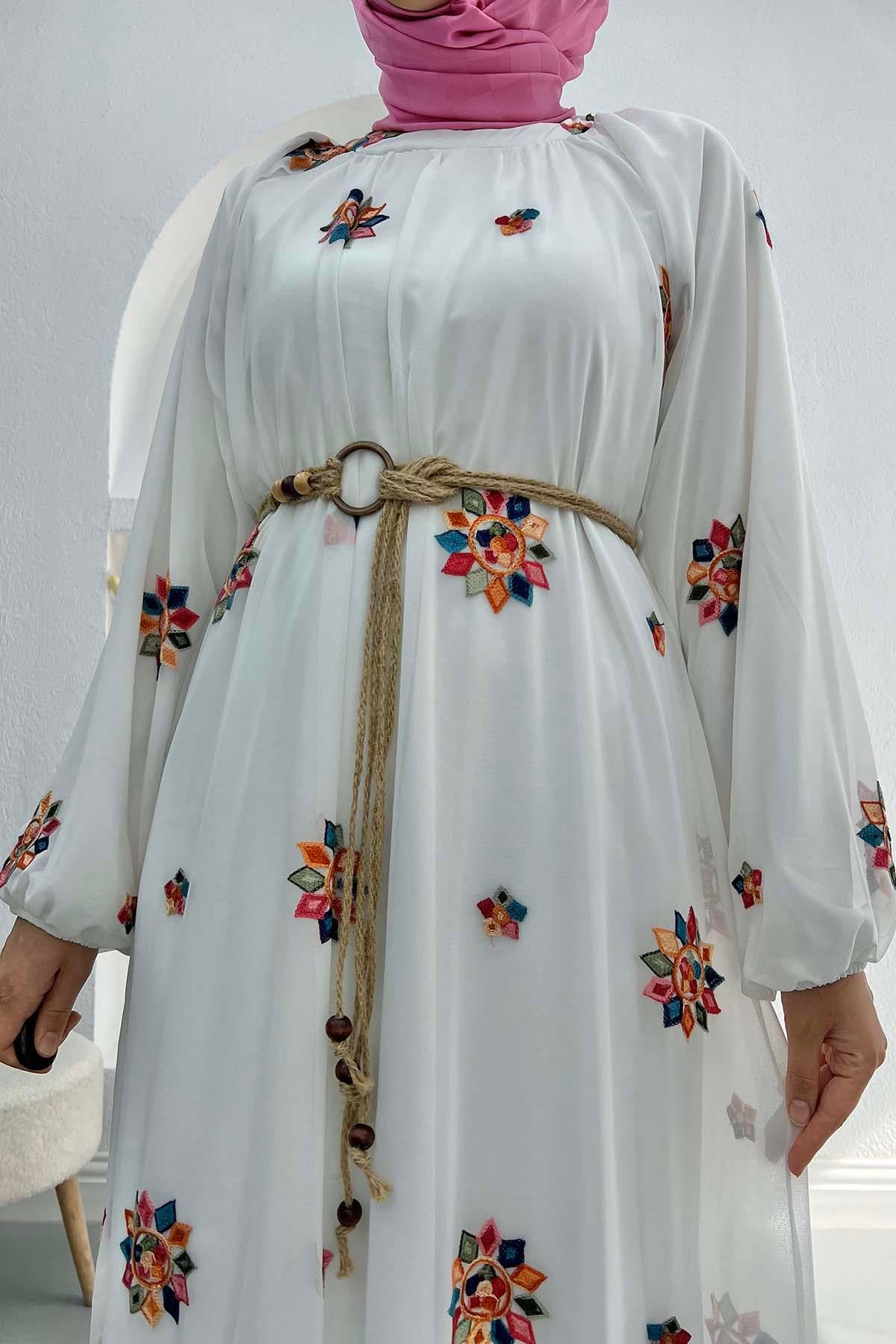 Hasır Kemerli Nakışlı Elbise Beyaz