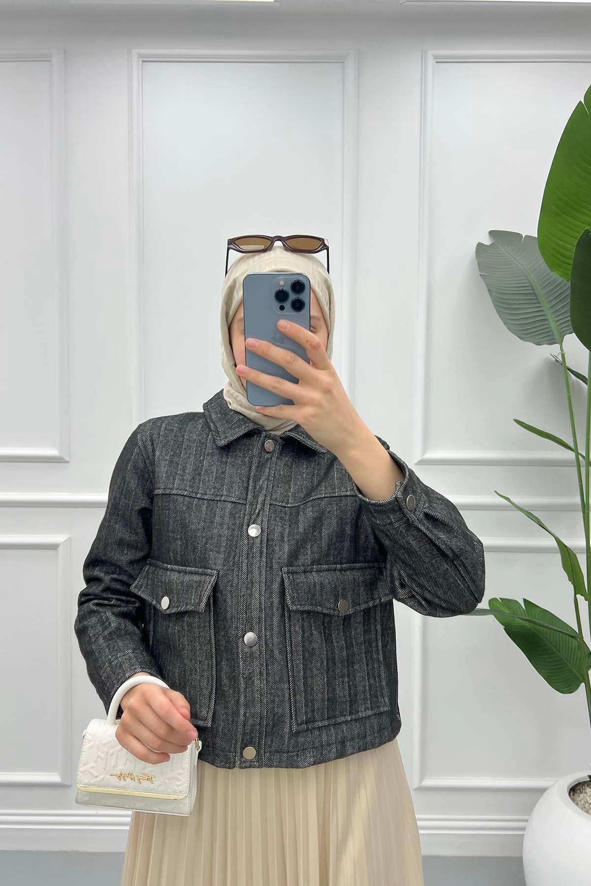 İnce Çizgili Crop Ceket Siyah