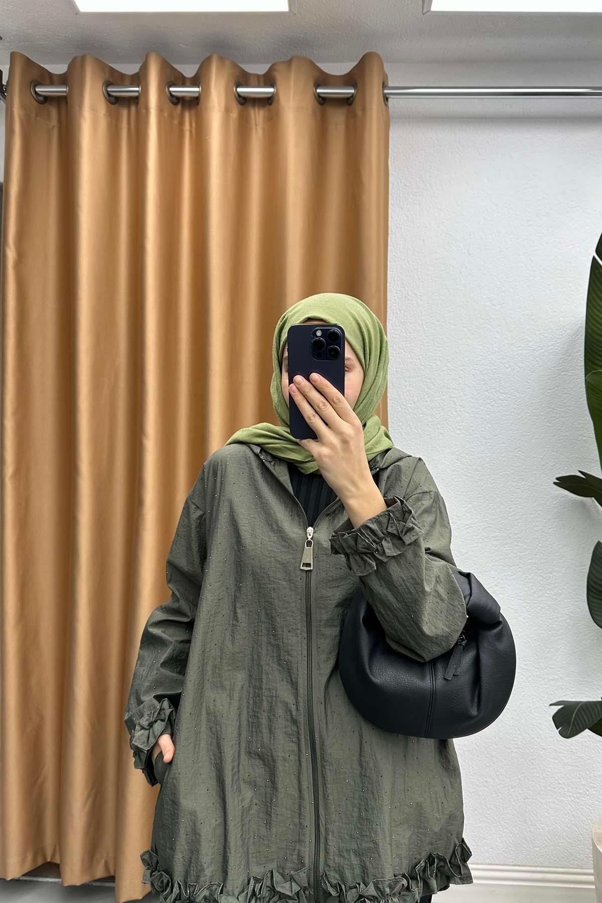 Kapüşonlu Taş Detaylı Yağmurluk Haki