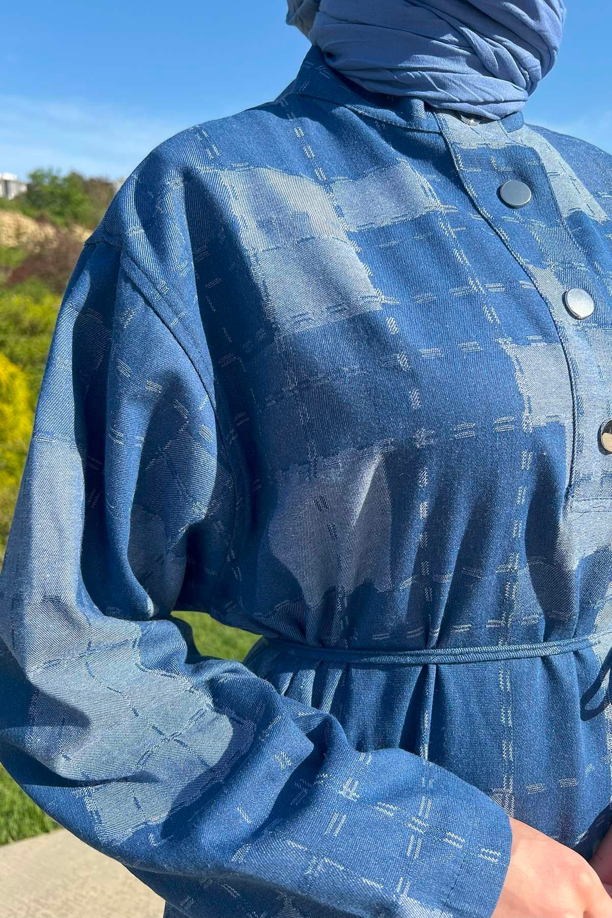 Kare Desen Yaka Detaylı Elbise Mavi