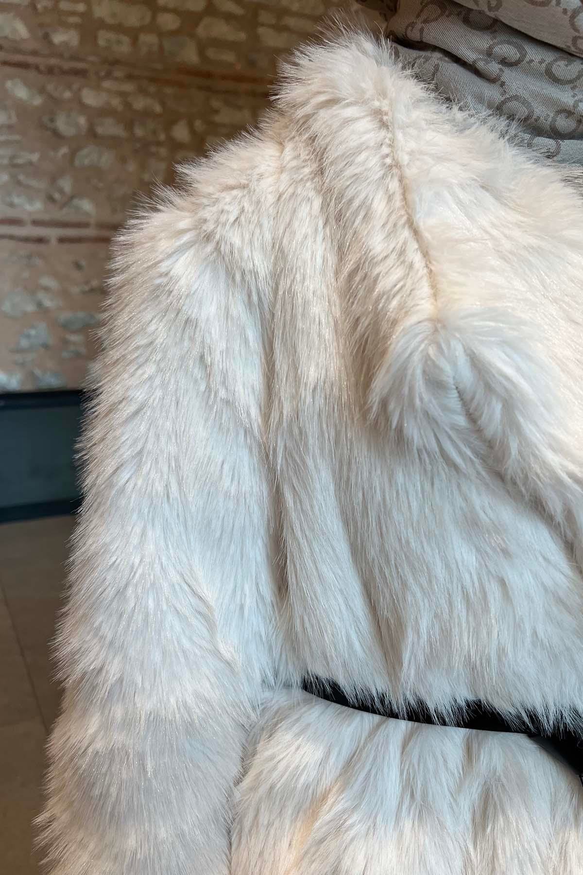 Kemerli Astarlı Kürk Kaban Beyaz