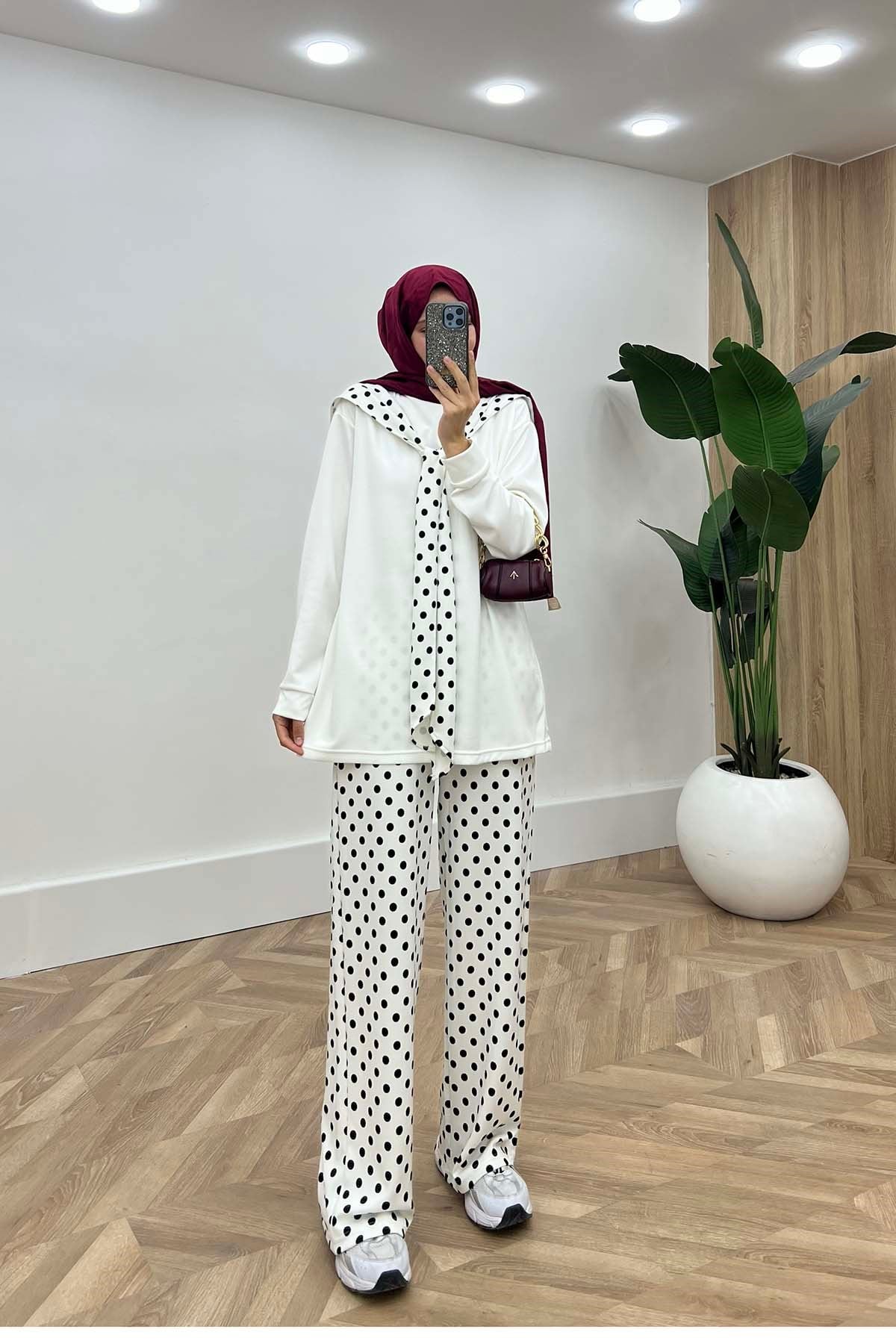 Kendinden Benekli fularlı Modern Takım Beyaz-Siyah