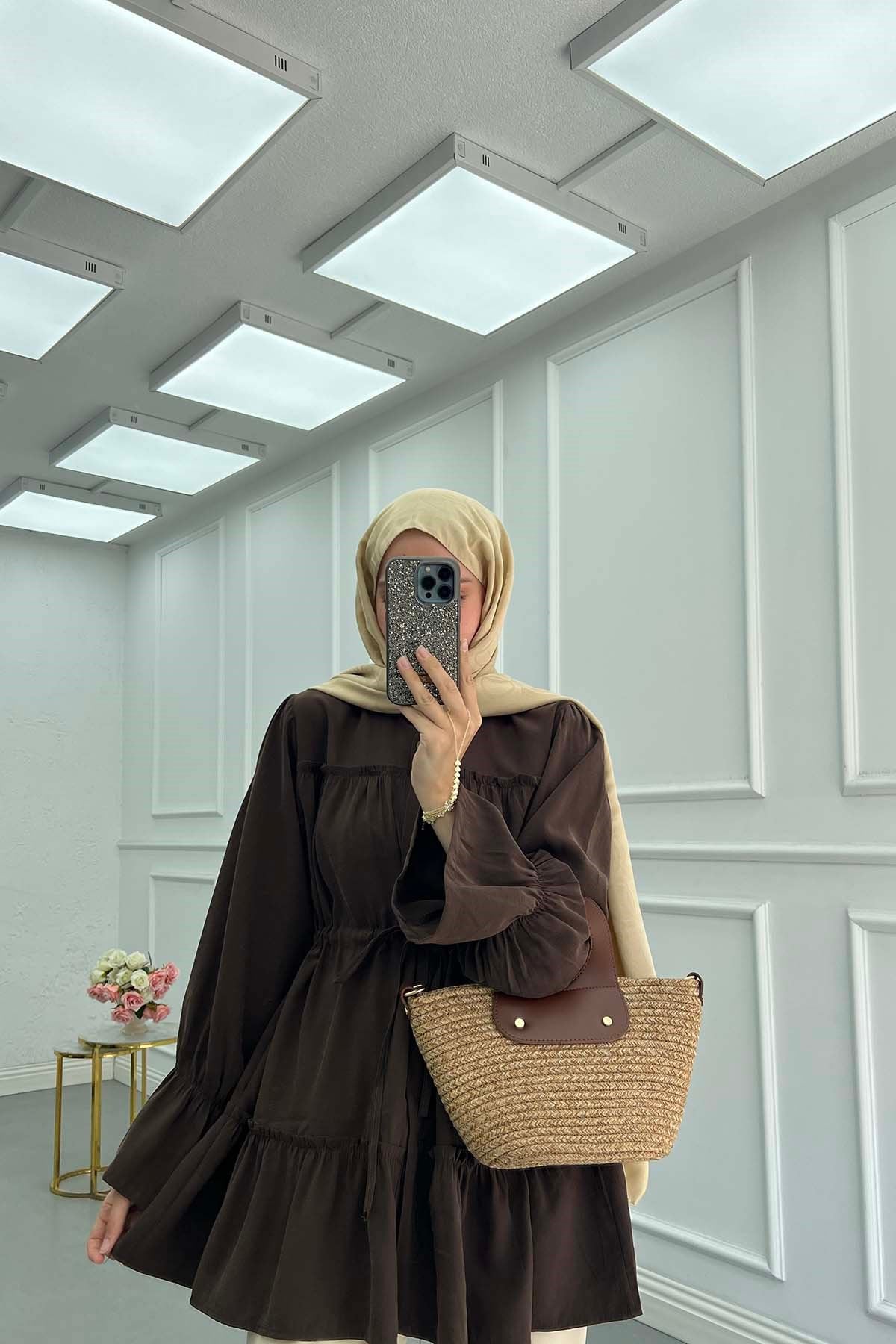 Kolları Lastikli Belden Daraltmalı Fırfırlı Gömlek Kahve