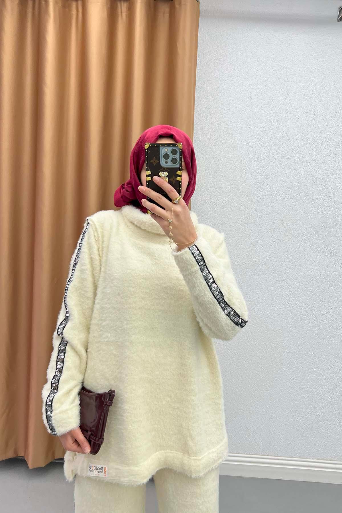 Kolları Pullu Sakallı Takım Krem