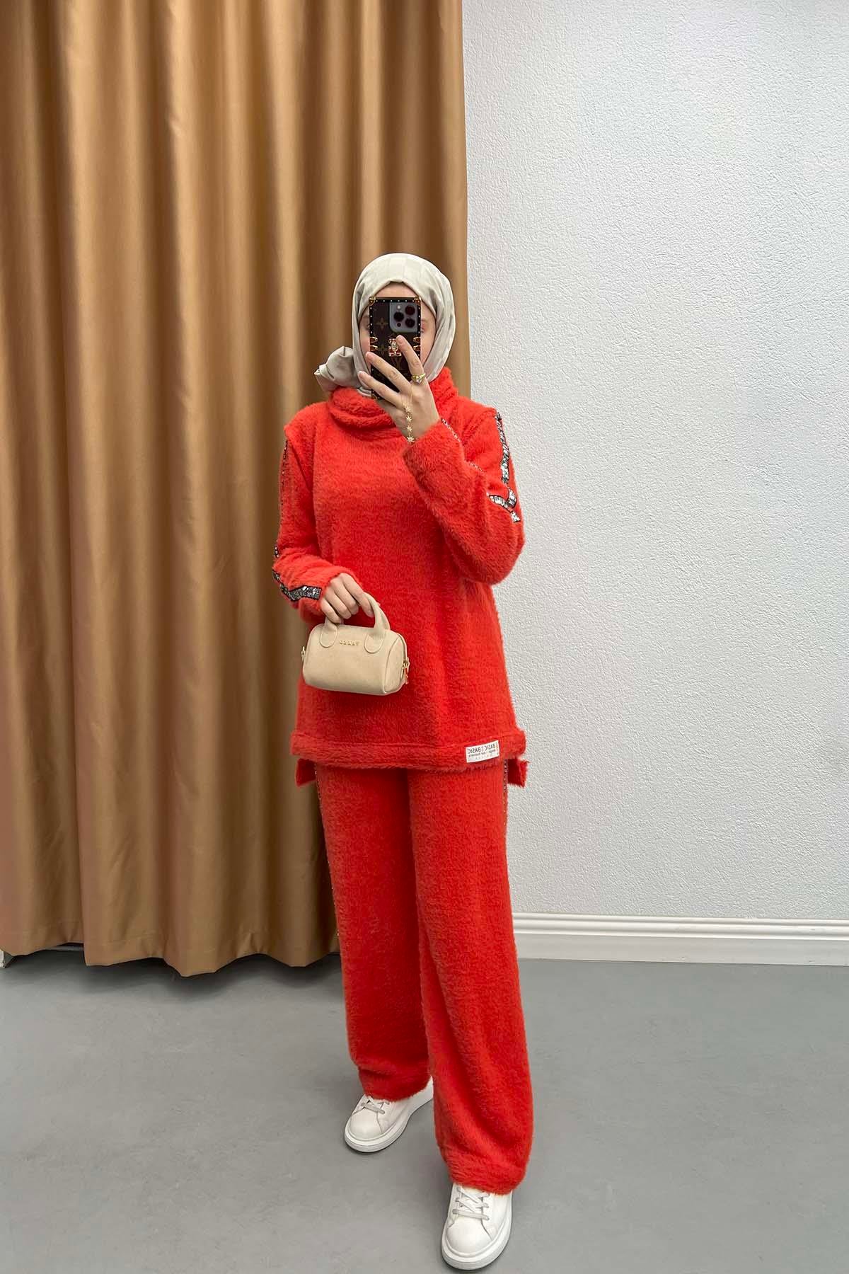 Kolları Pullu Sakallı Takım Narçiçeği