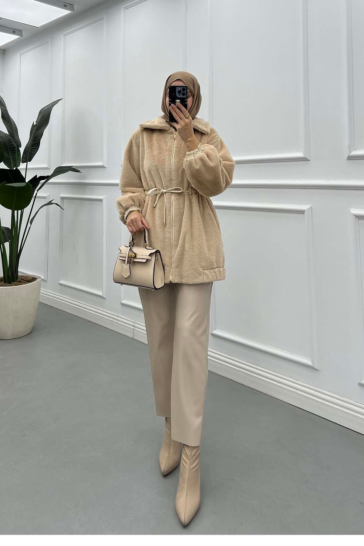 Kolu Deri Detaylı Belden Bağlamalı Astarlı Kürk Mont Sütlü Kahve