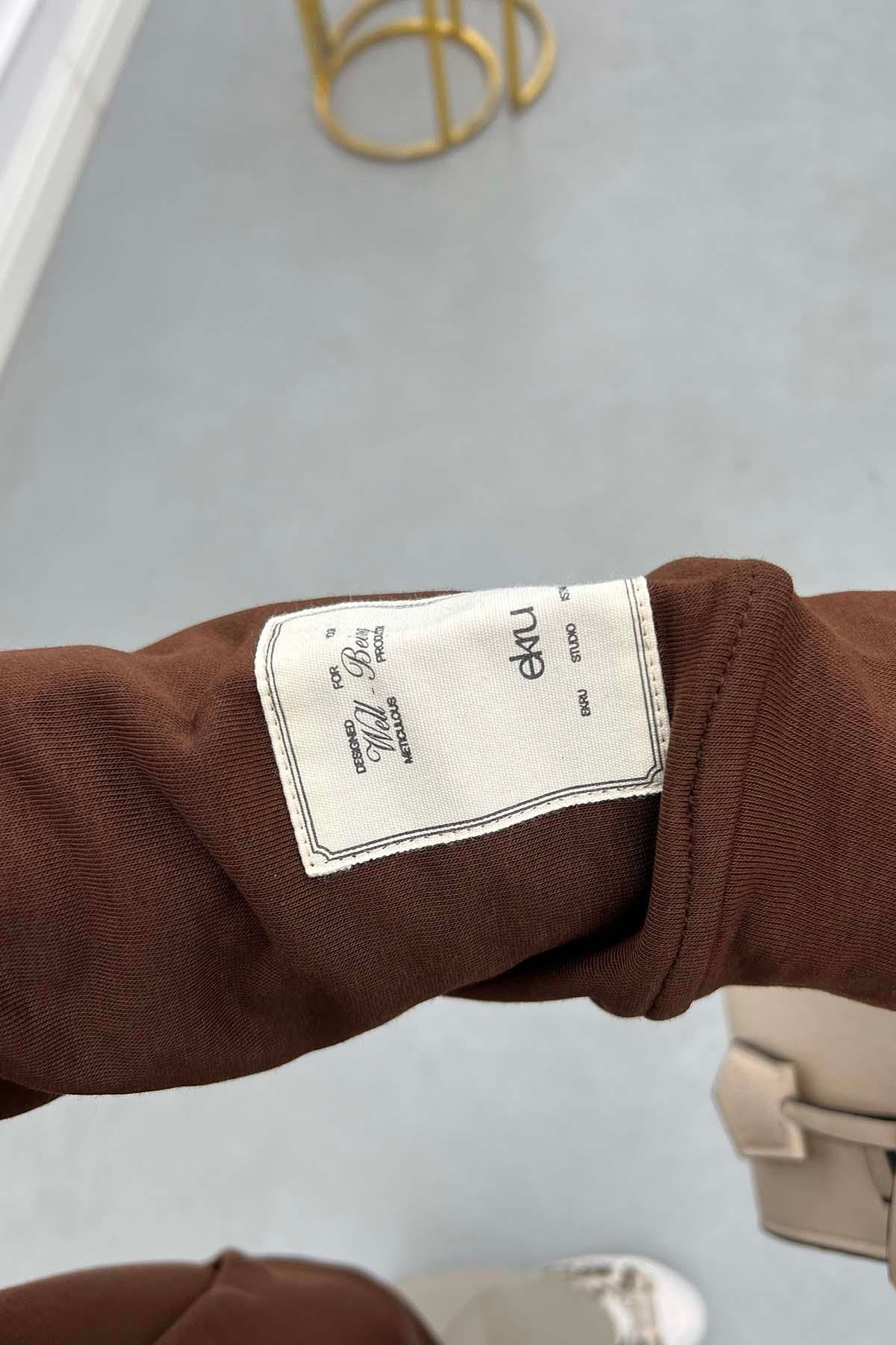 Kolu Etiket Detaylı Kapüşonlu Sweat Kahve