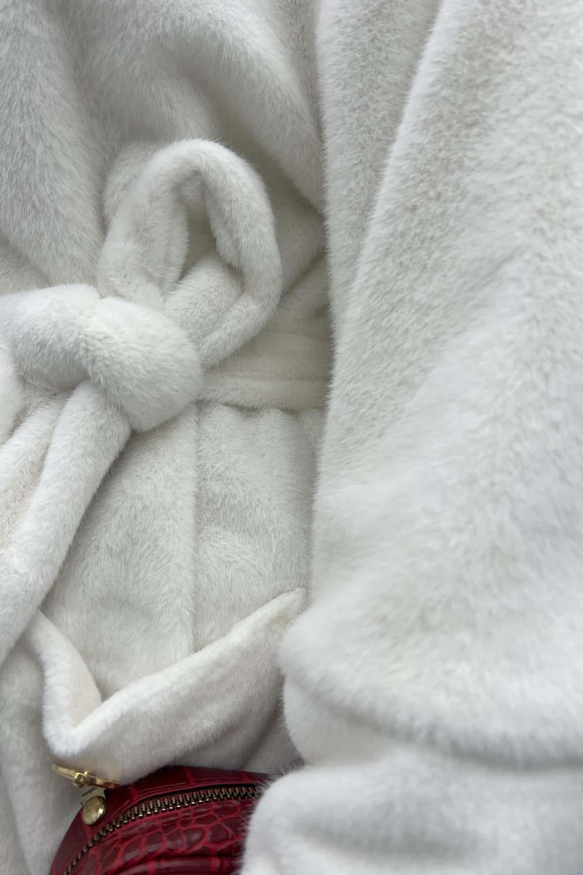 Kuşaklı Peluş Kaban Beyaz