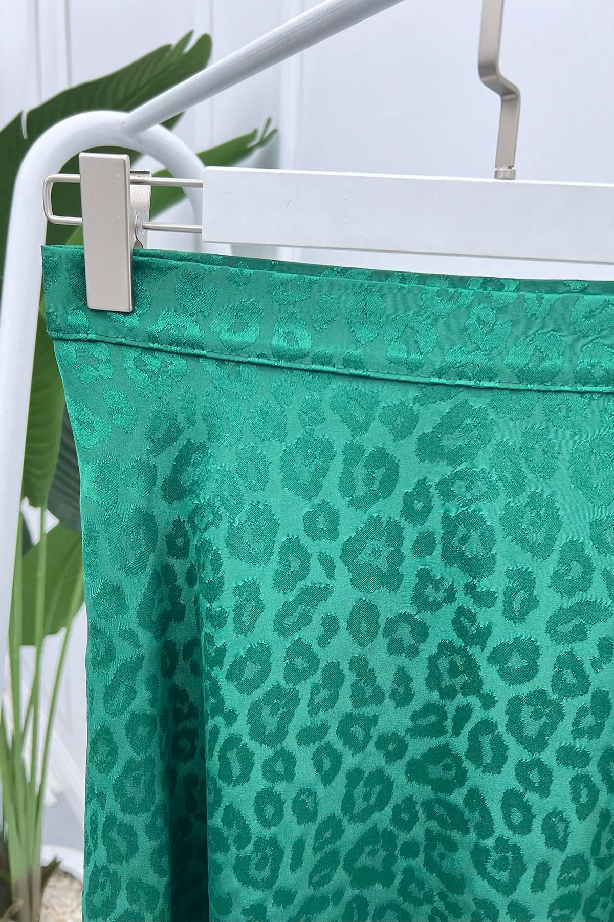 Leopar Desen Saten Etek Zümrüt Yeşili