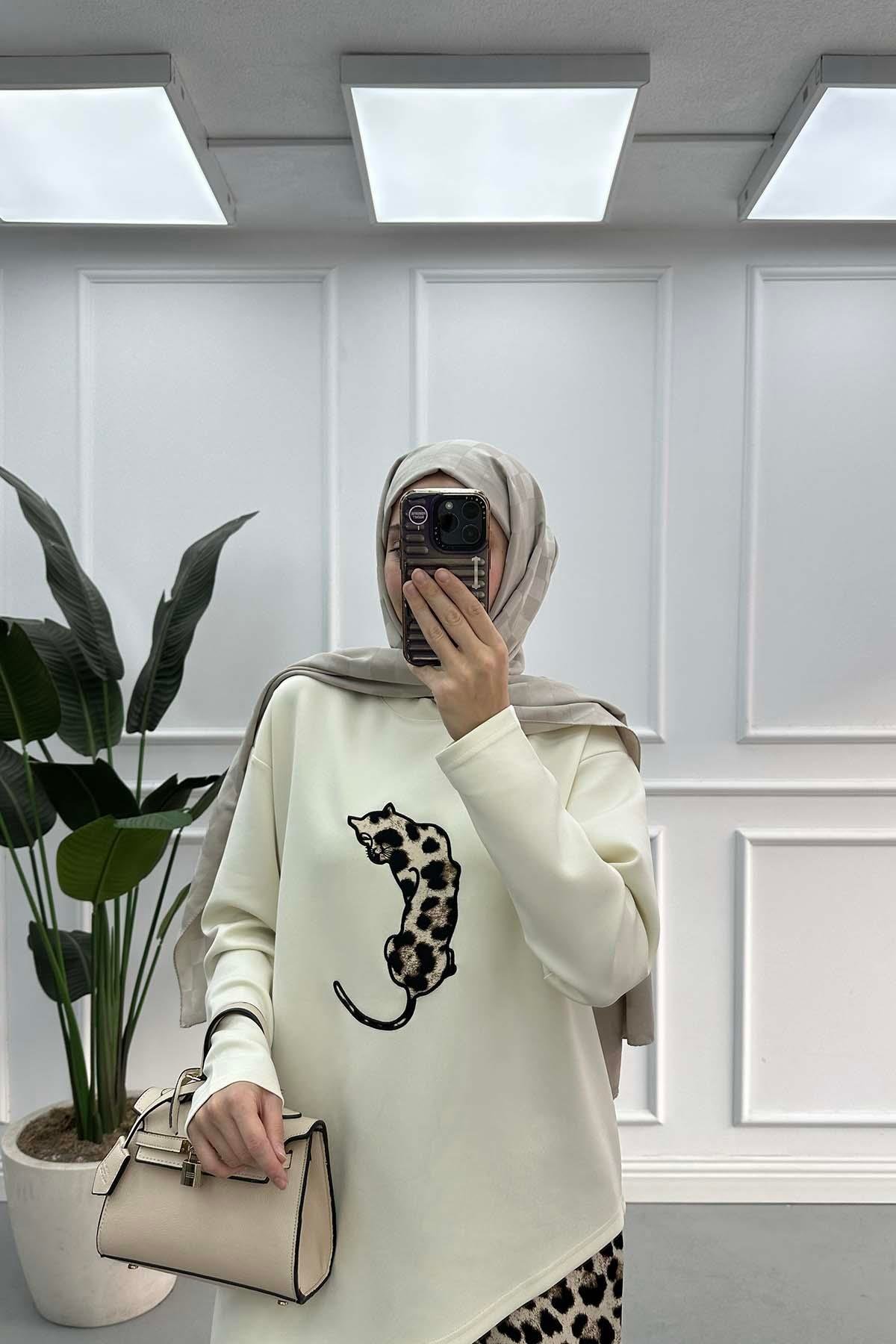Leopar Figürlü Asimetrik Takım Bej